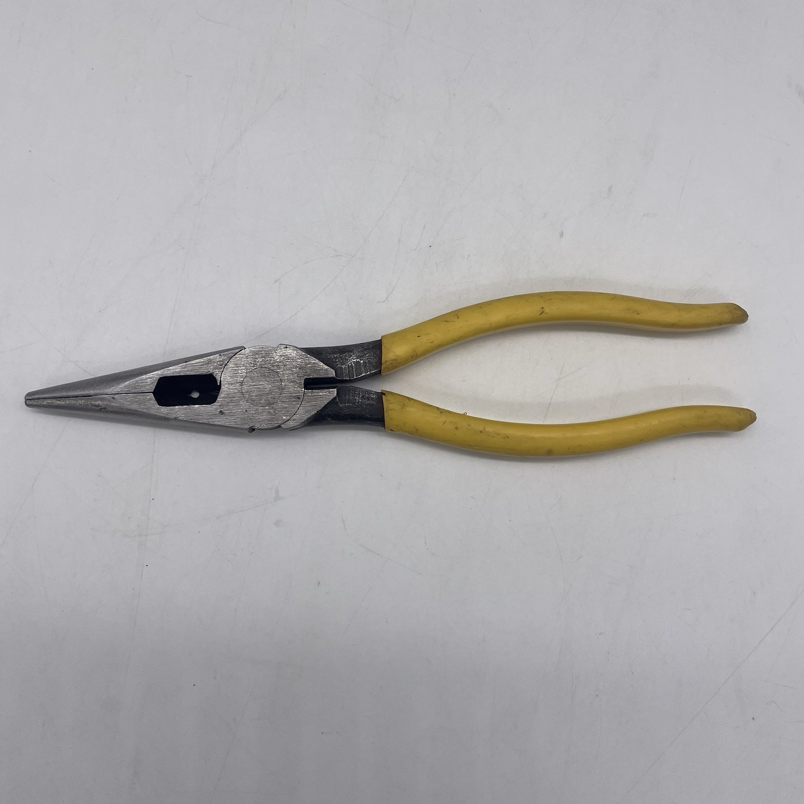Klein Tools USA – D203-8N 8″ Long Nose Side Cutting Pliers Yellow