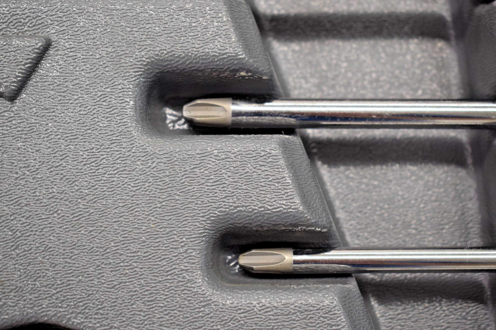 Snap On Tools SGDX120BDT 12pc DARK TITANIUM Soft Grip Screwdriver Set +Tray USED