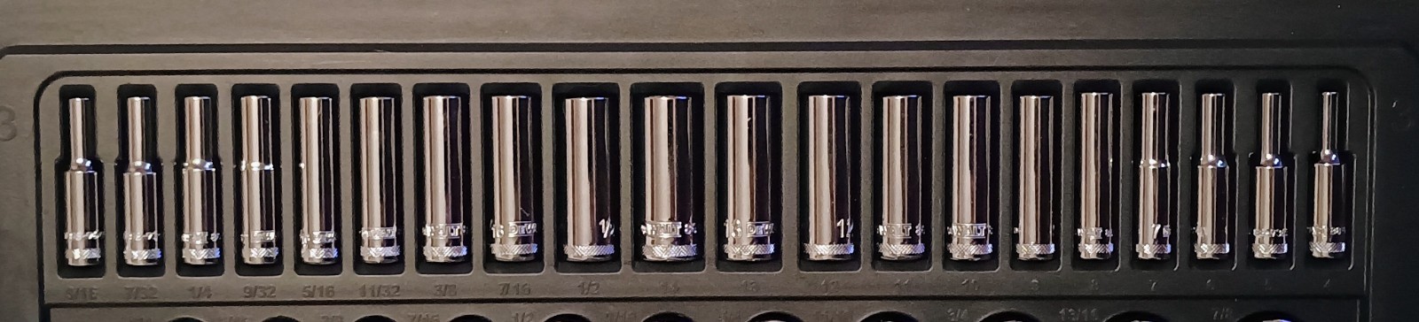 DeWalt 20 Piece METRIC and SAE 6 Point Deepwell Socket Set For 1/4″ Inch Drive