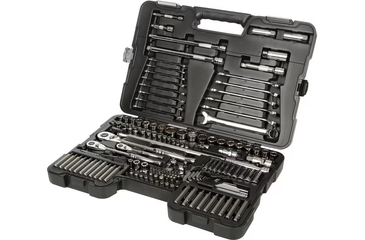 Halfords Advanced Professional 150 pc socket & spanner set Lifetime guarantee