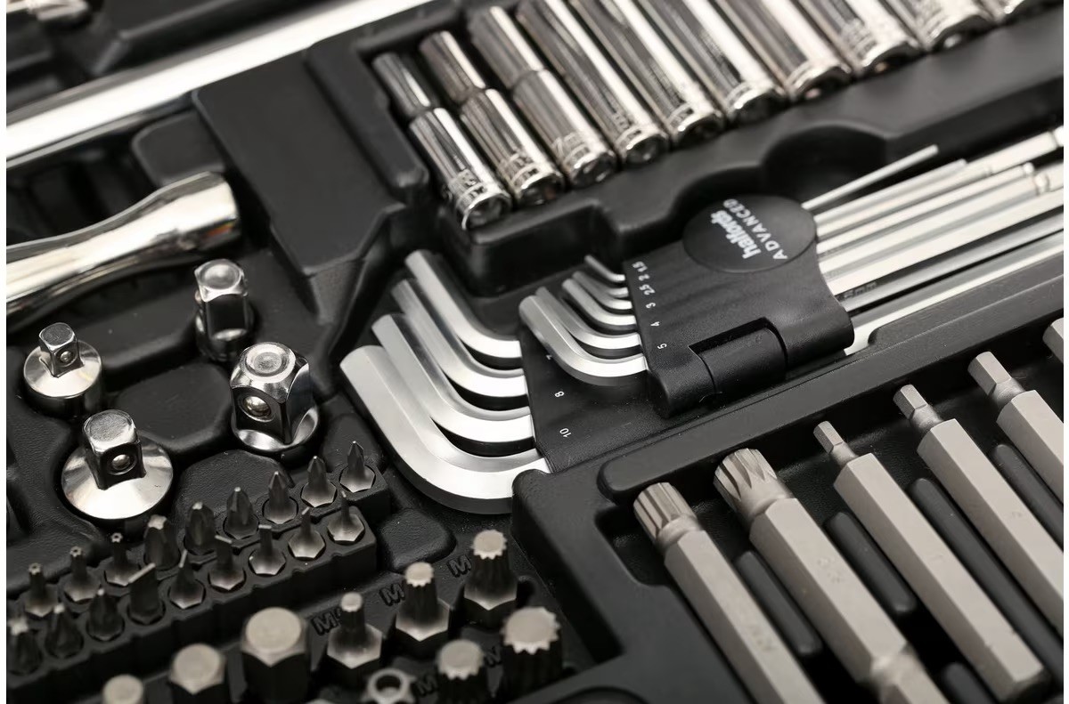 Halfords Advanced Professional 150 pc socket & spanner set Lifetime guarantee