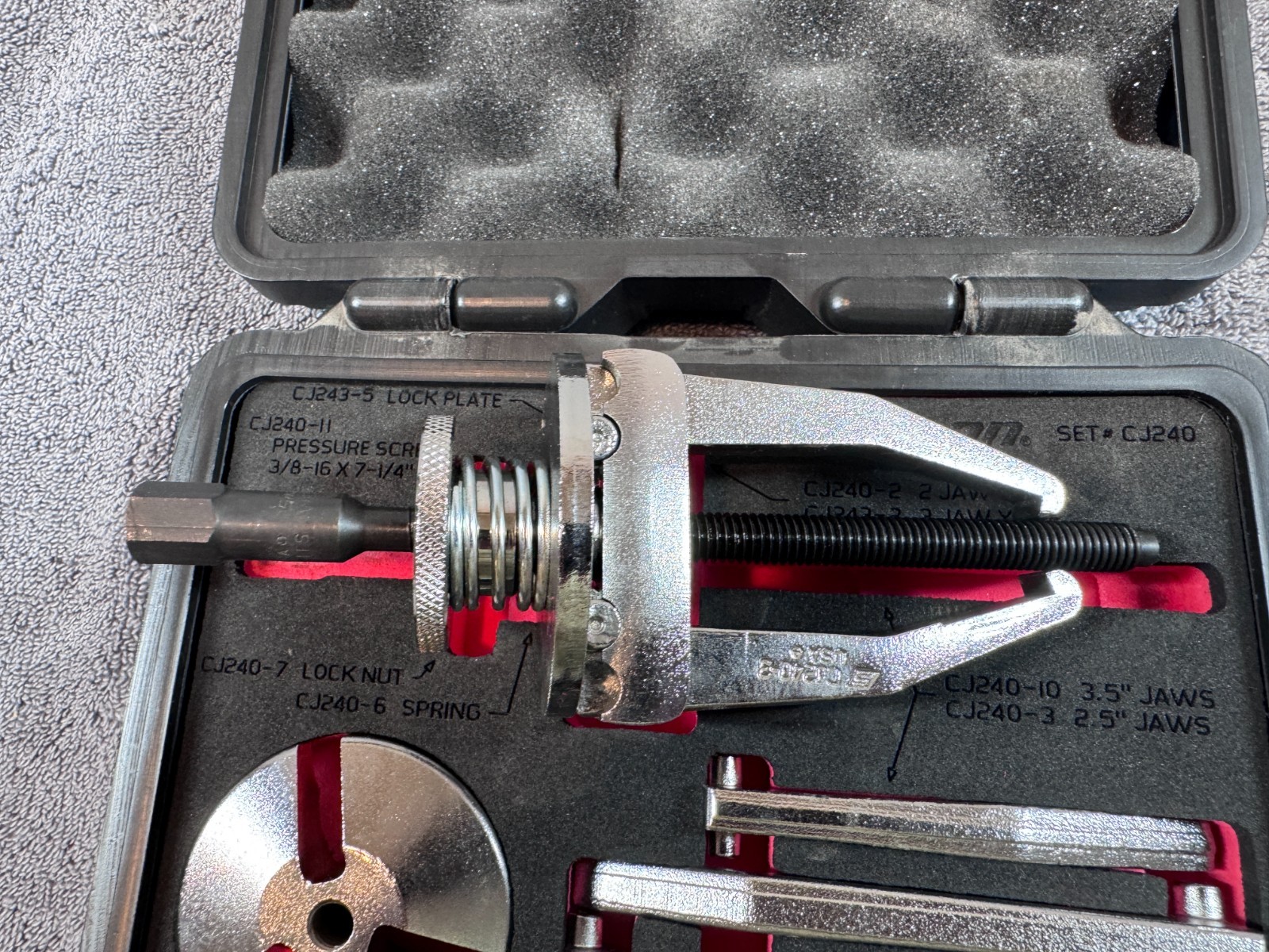Excellent – Snap-On Tools USA Light Duty General Purpose Puller Set CJ240