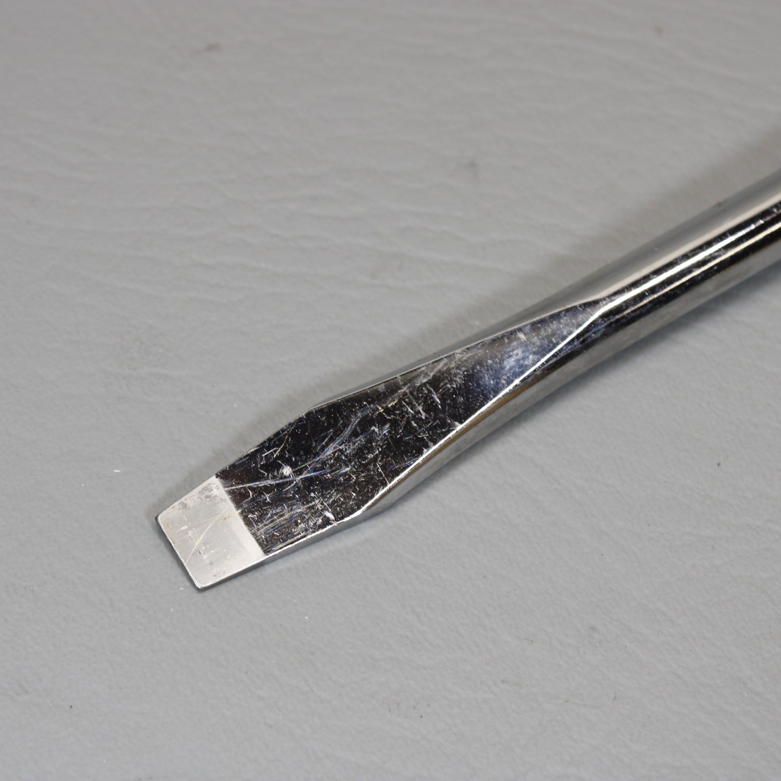 Snap On Large 3/8″ Flat Head Screwdriver Pink SDD8A
