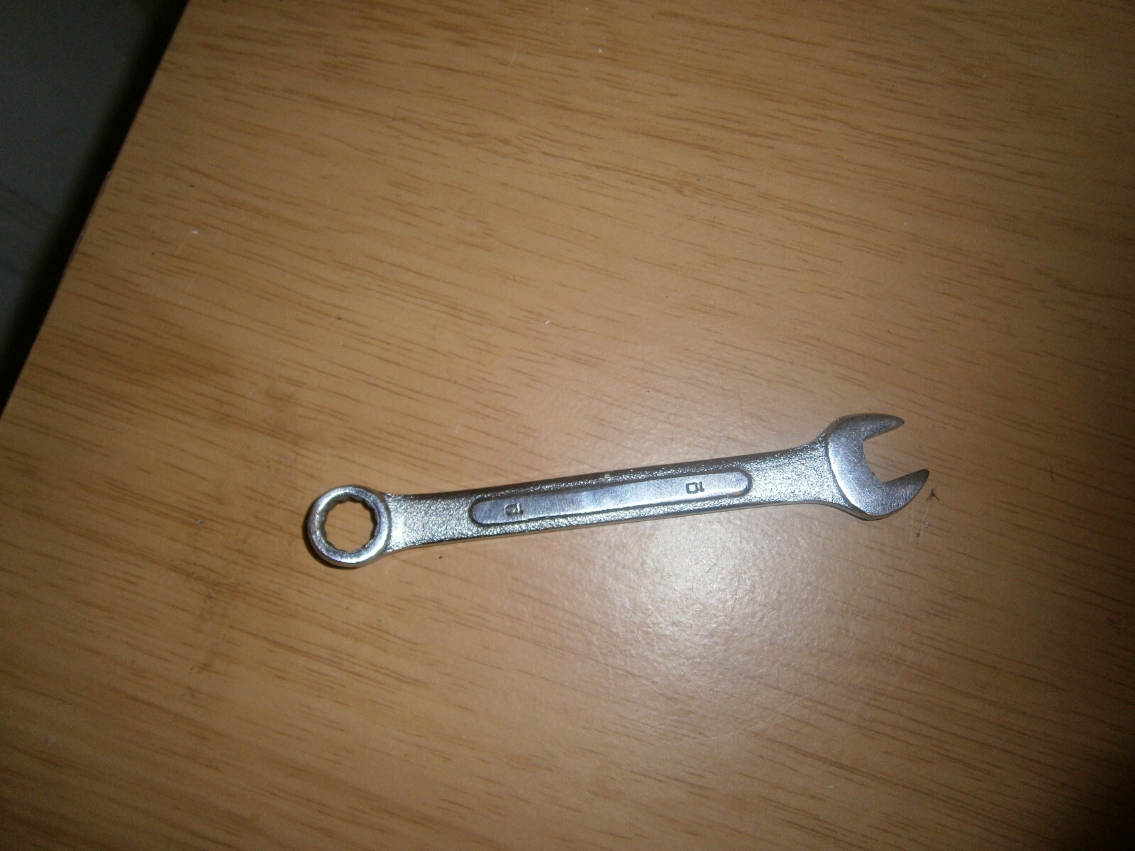 Vintage silver tone spanner. 10mm both ends (E6a)