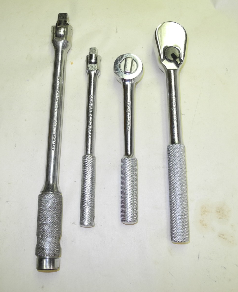 MIXED LOT OF 2 SOCKET DRIVES AND 2 BREAKER BARS, 3/8″ AND 1/2″ NICE CLEAN SHAPE