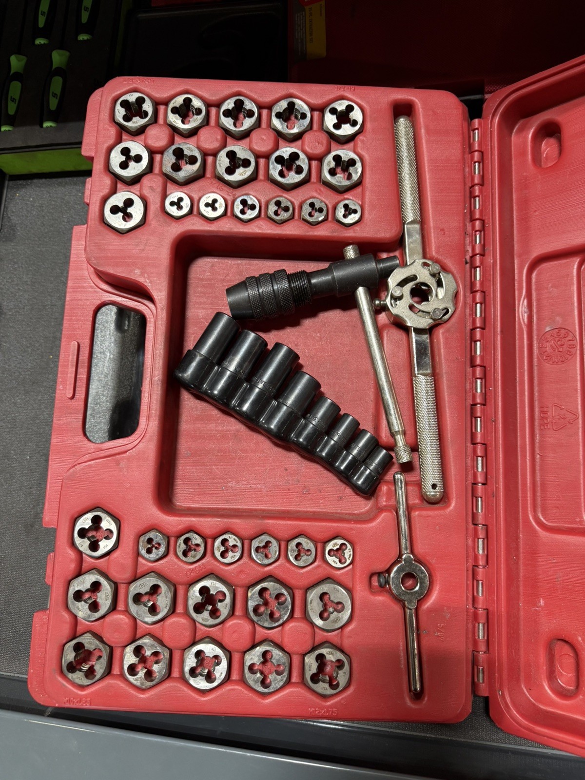 MAC Tools TD76COMBOS-US 76-PC SAE & Metric Tap and Hex Die Set – B4
