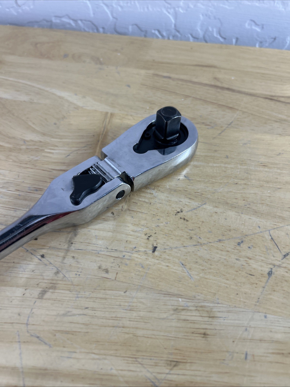 Gearwrench 81306T 1/2″ Drive 90-Tooth Locking Flex Head Teardrop Ratchet 17″