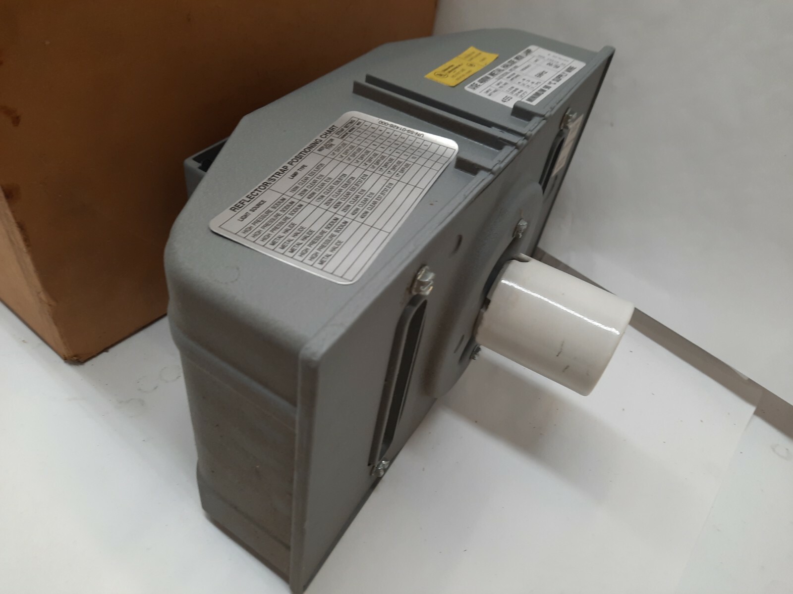 GENYTE METAL HALIDE M59 LAMP, 400W, 60 HZ, 120/277V PP400MA-8