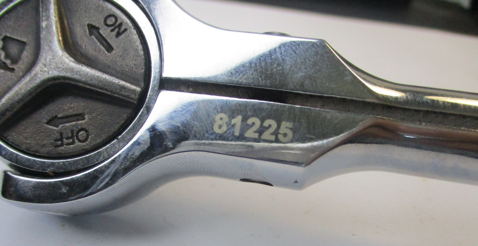 Gearwrench 81225 3/8″ Drive Reversible Roto Swivel Ratchet Soft Cushion Grip