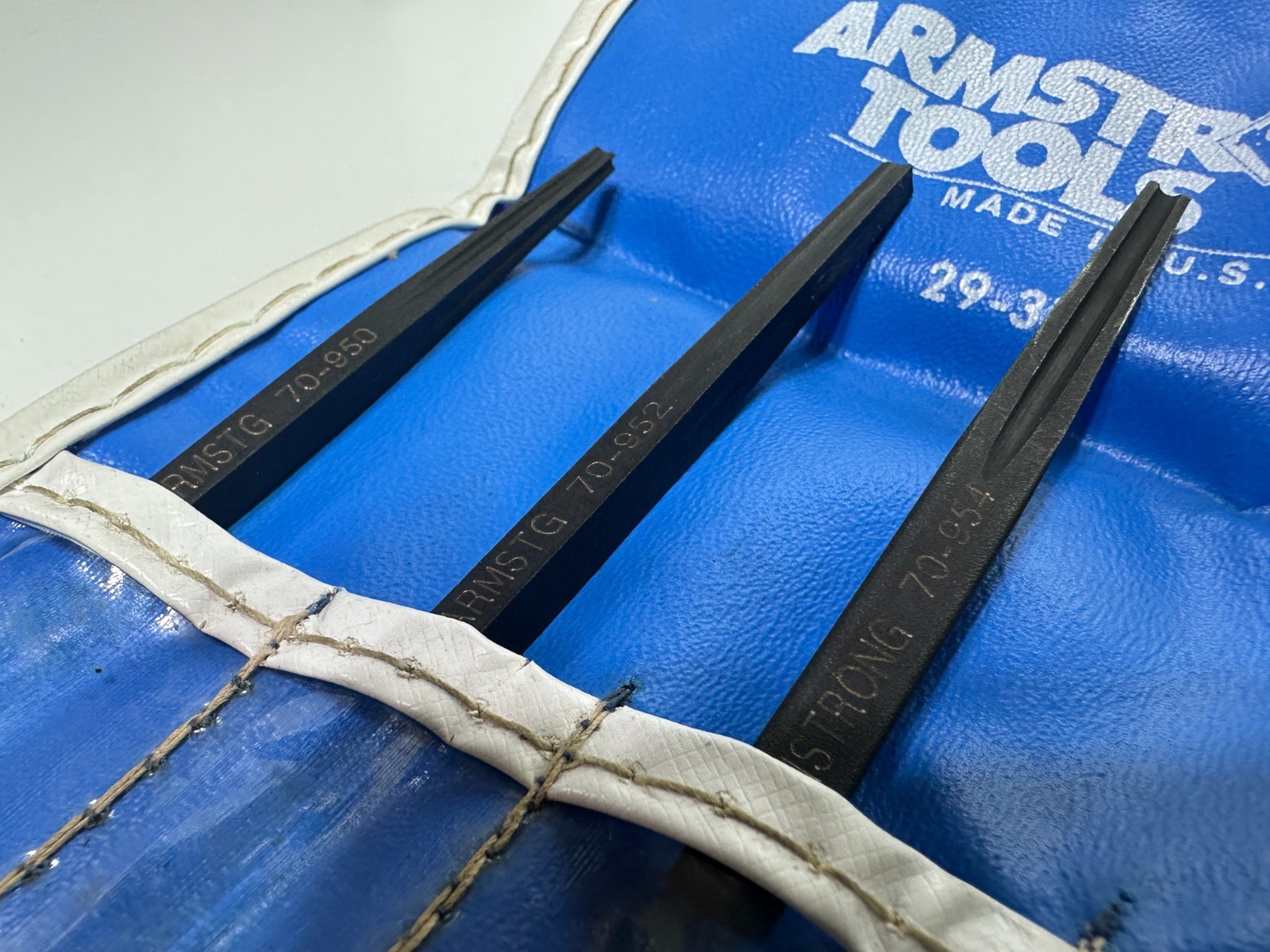 🇺🇸 ARMSTRONG Tools 29-312 5pc Screw Stud Extractor Set w/ Kit Bag, NOS Unused