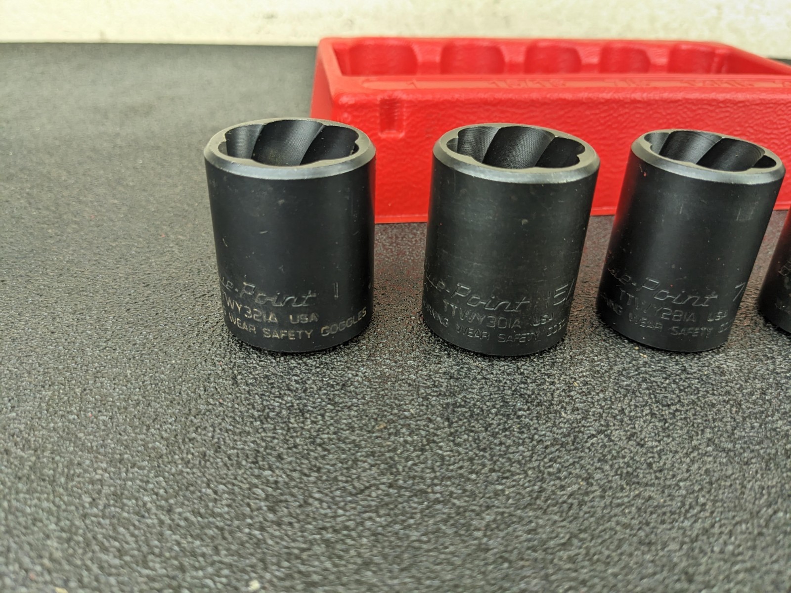 #bp378 Blue Point 305TTWYA 1/2″ Shallow Twist Impact Turbo Socket Set 3/4″ – 1″