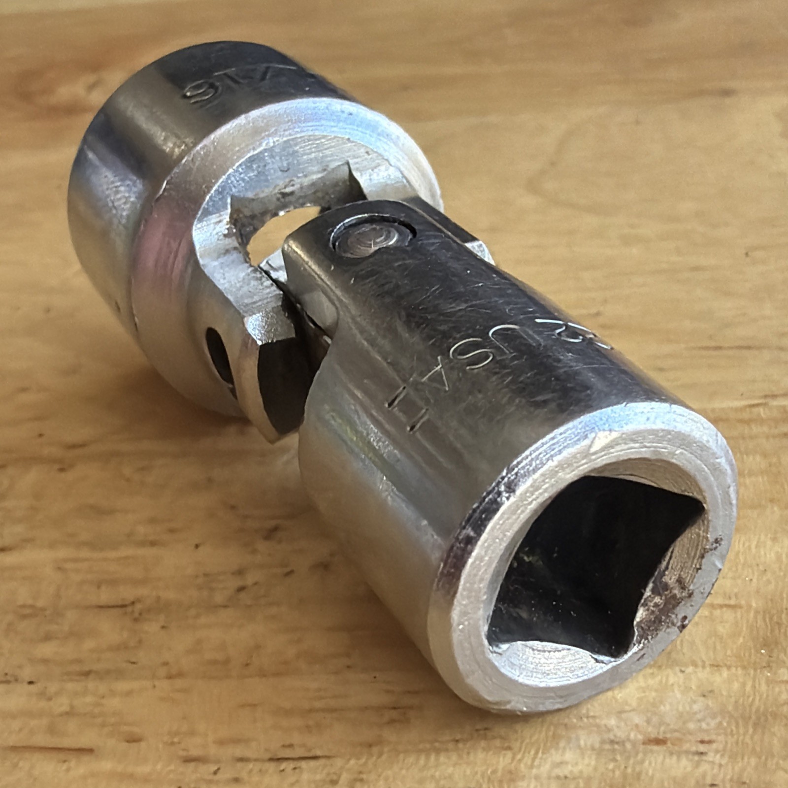 Blackhawk Tools 11/16″ Universal Swivel Socket 3/8″ Drive 6 Point 30222 USA