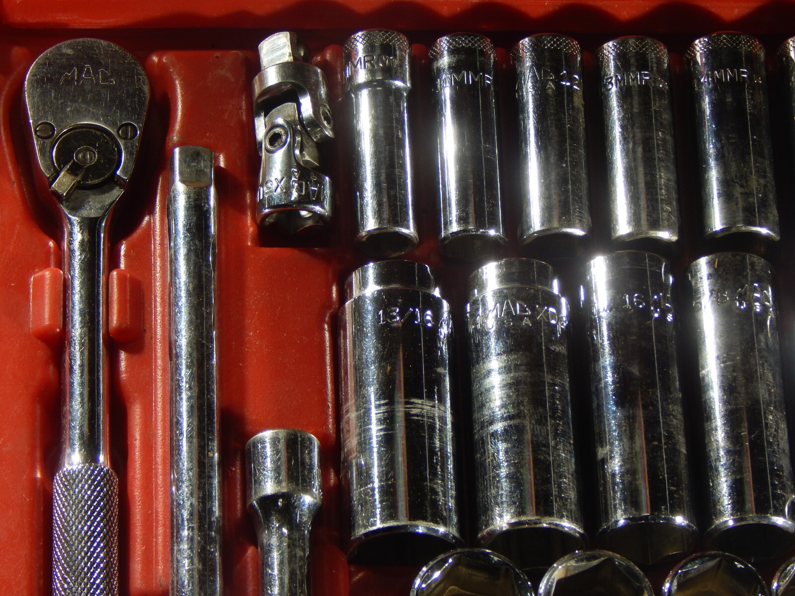 Mac Tools SAE Metric 44Pc 3/8″ Drive General Service Set Ratchet Socket Case Dr
