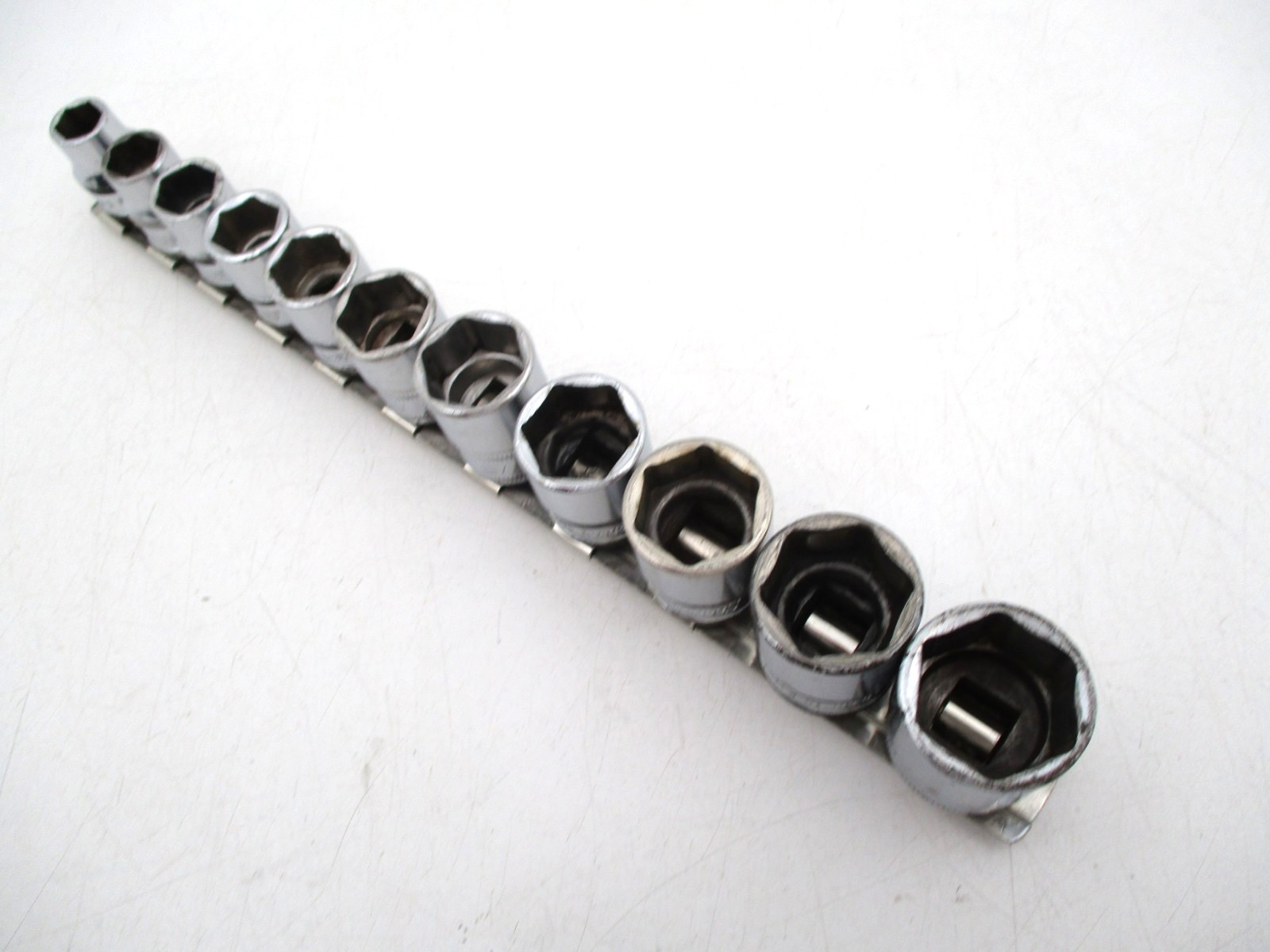 SNAP-ON 11 Pc Shallow Socket Set 3/8″ Drive 6 Point 9- 19mm 212FSMY Minus 8mm