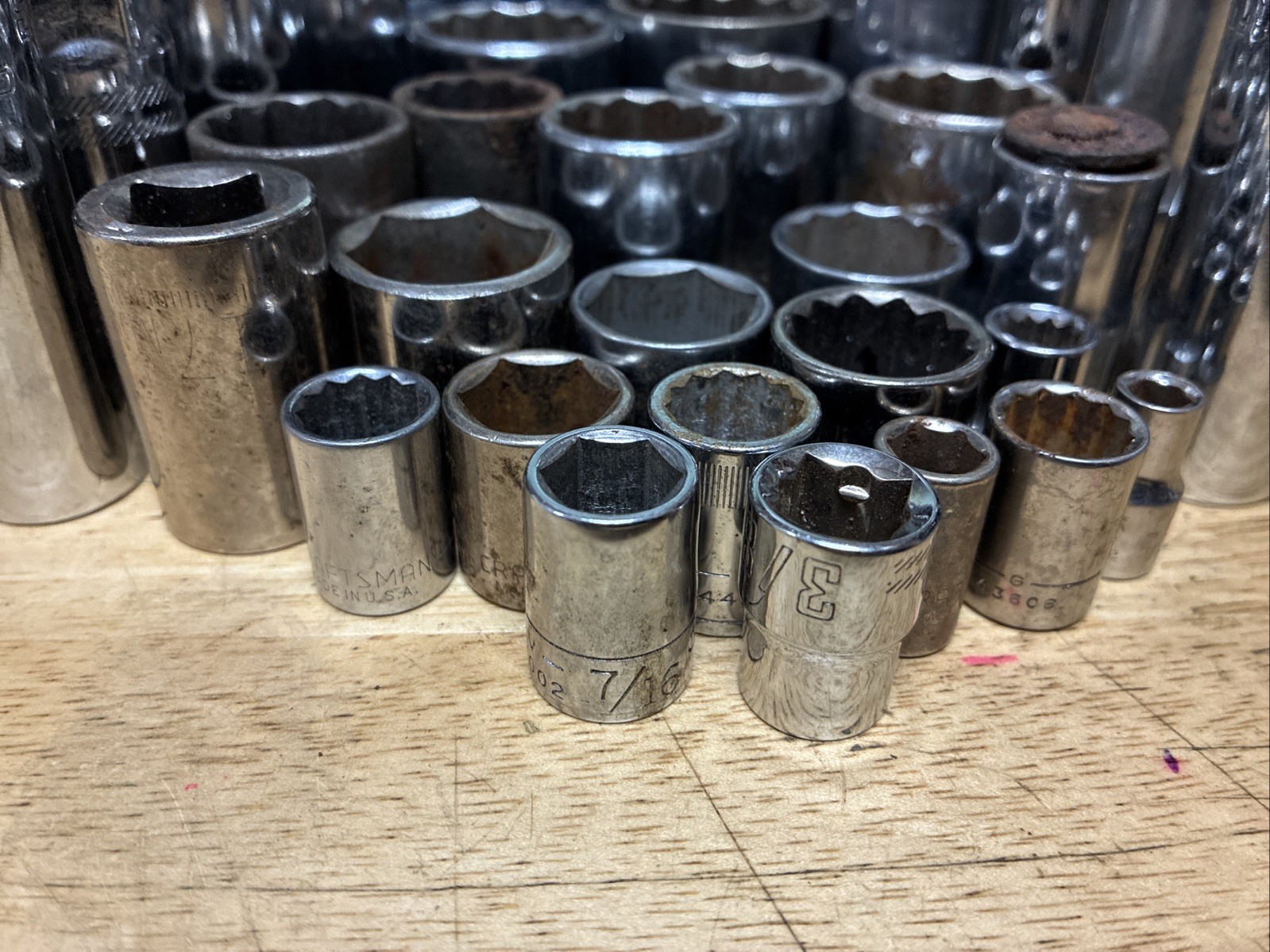CRAFTSMAN LOT OF 30 SOCKETS VARIOUS SIZES