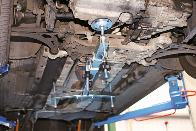 Laser 5750 Engine/Gearbox Support