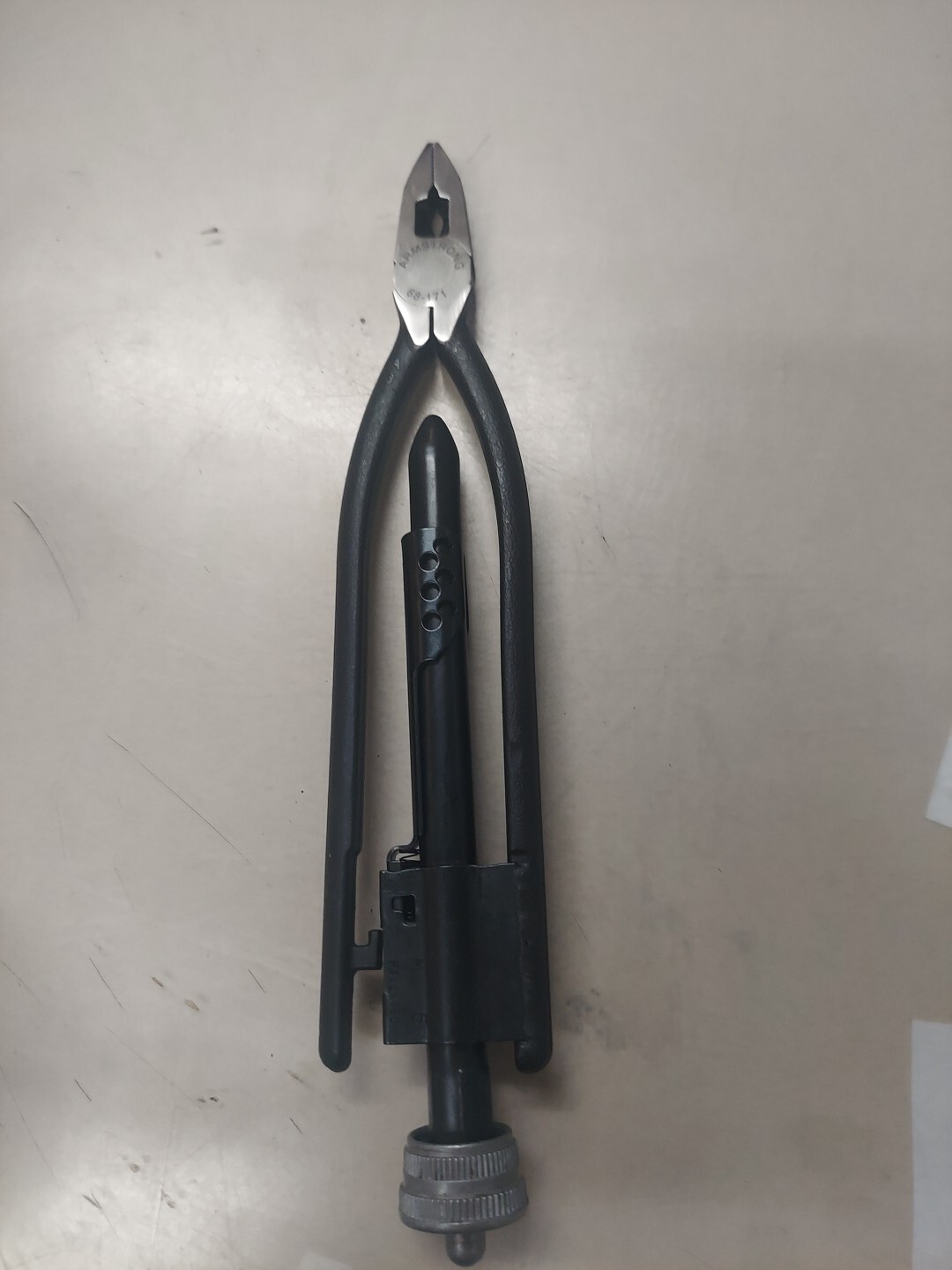 68-171 ARMSTRONG 9″ WIRETWISTER , DIAGONAL NOSE , RIGHT HAND TWIST