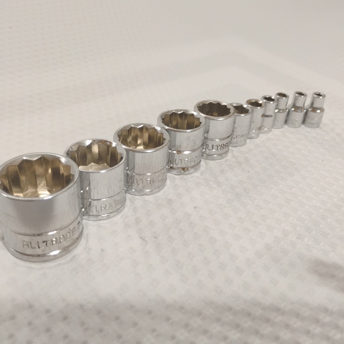 ALLTRADE Sockets Mix Metric And SAE 12 And 6 Point 1/2″ And 3/8″ Drive Set Of 11