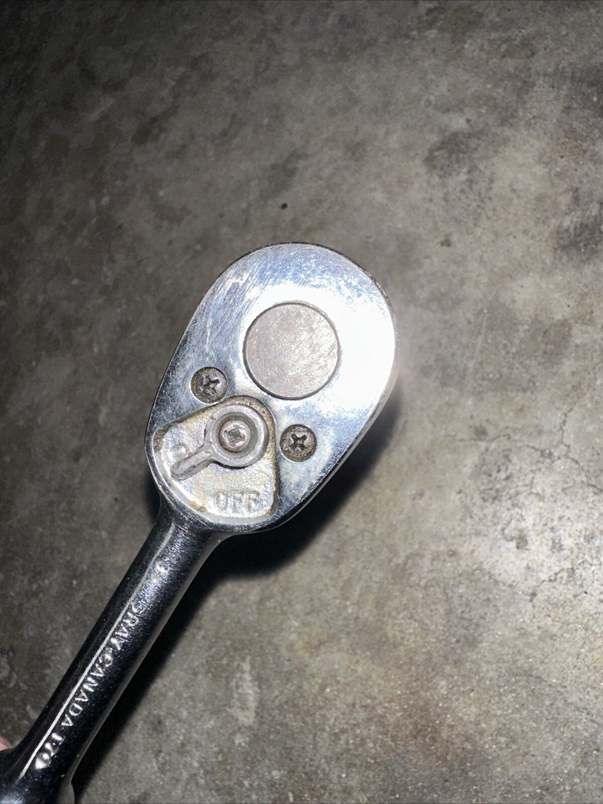 Gray Canada Ratchet 3/8 Drive T70