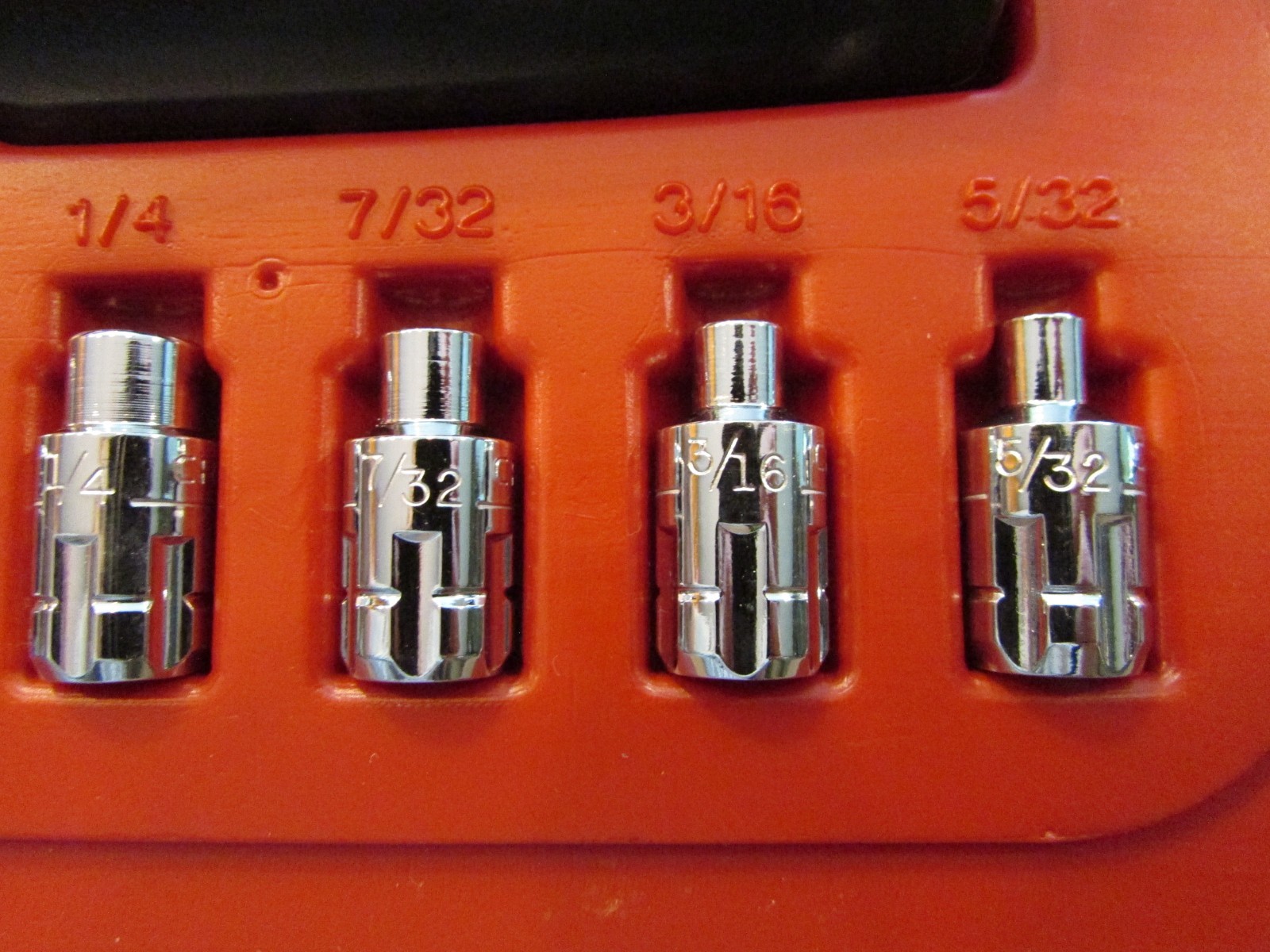 CRAFTSMAN: 27-Piece Max Axess Pass Thru Mechanic’s Tool Set (29306)
