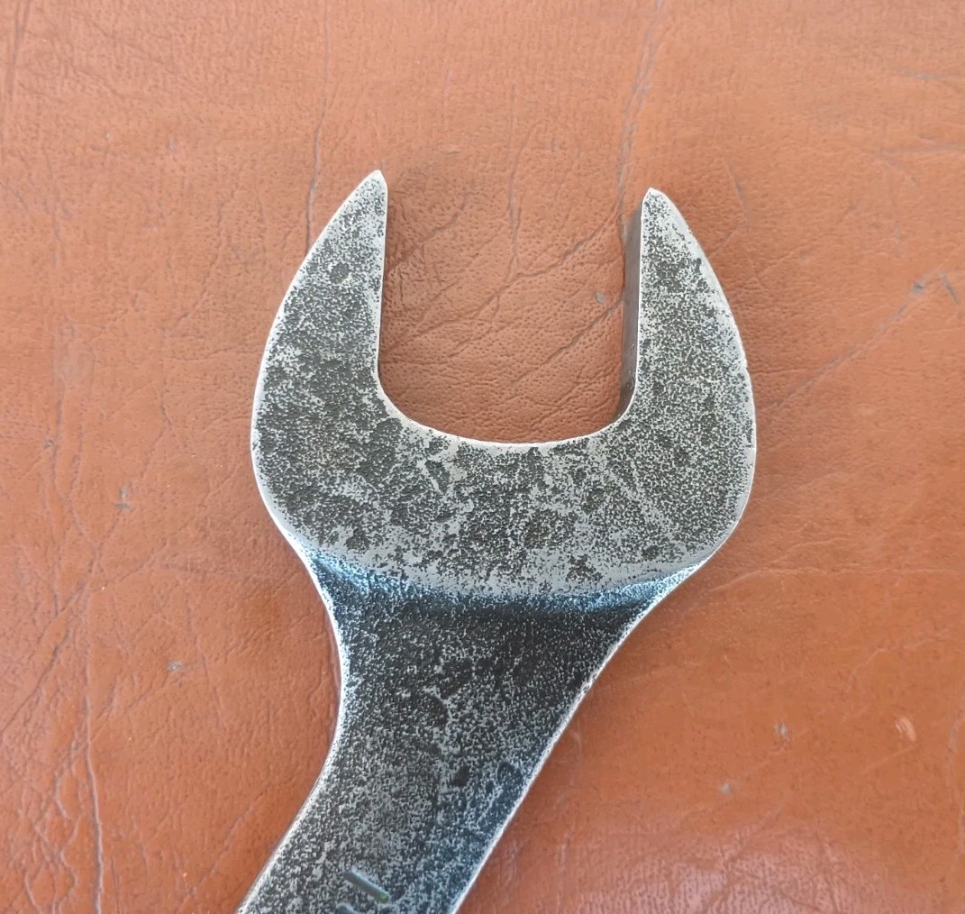 Snap-On 1-1/4″ GVS40B 4-Way Angle Head Open-End Industrial Finish Wrench USA