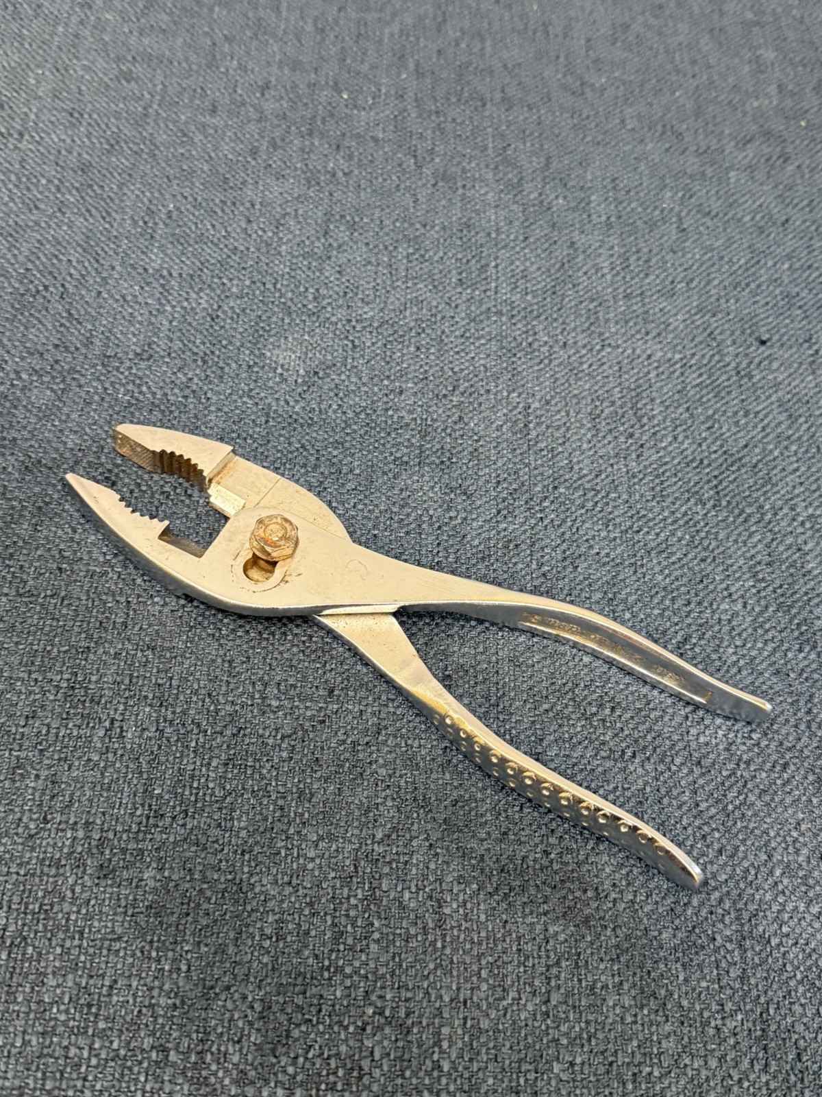 Snap-on Tools USA Vacuum Grip 7-1/2″ Pliers No 137