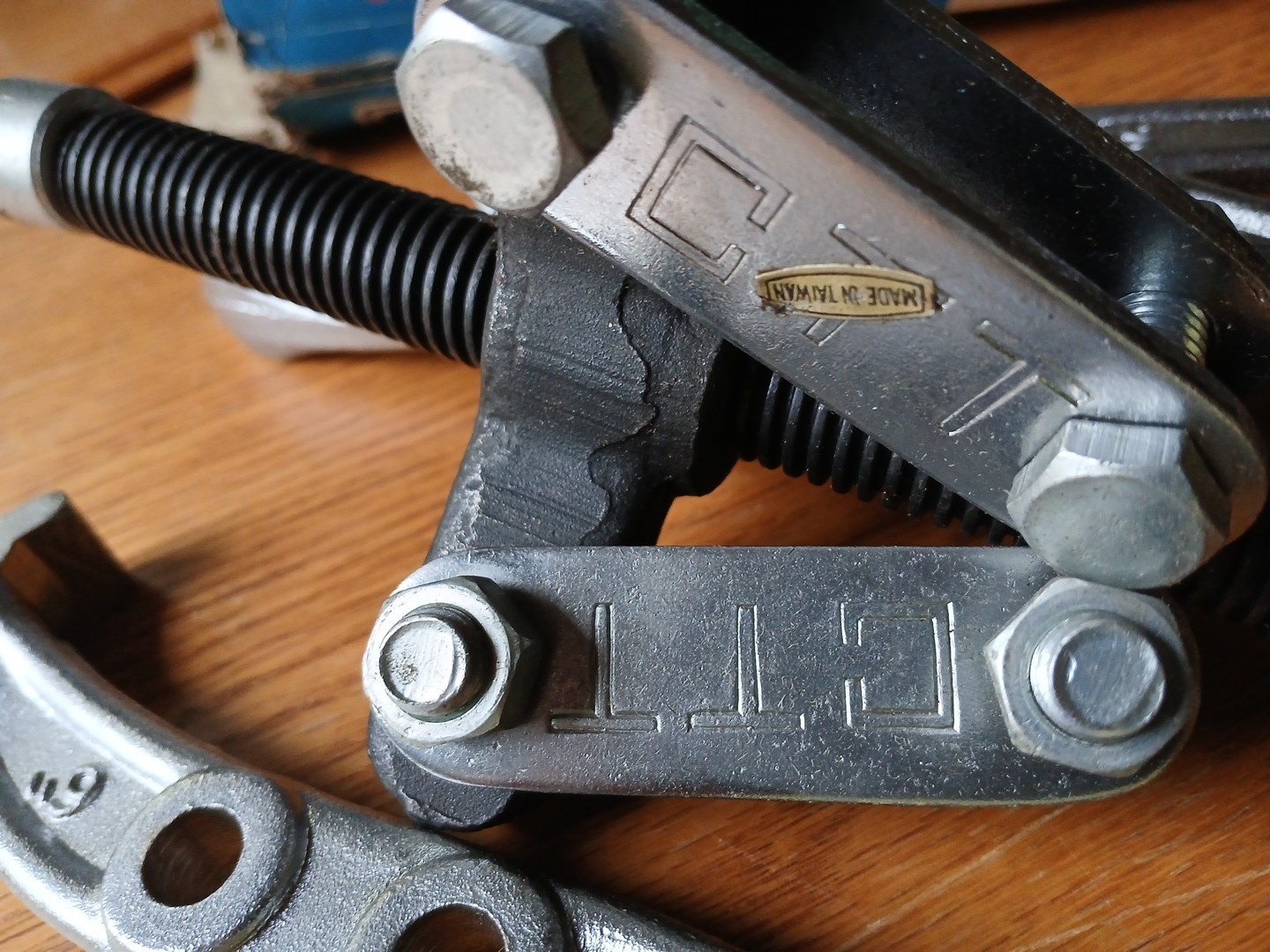 CTT Tools Puller 3 Jaw Gear Puller Open Box