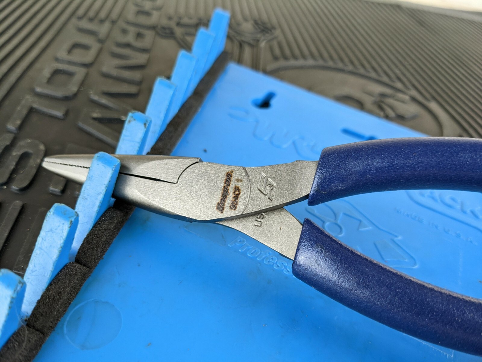 #aq300 Snap-on Tools USA POWER BLUE 6″ Soft Grip Needle Nose Pliers 95ACFMB