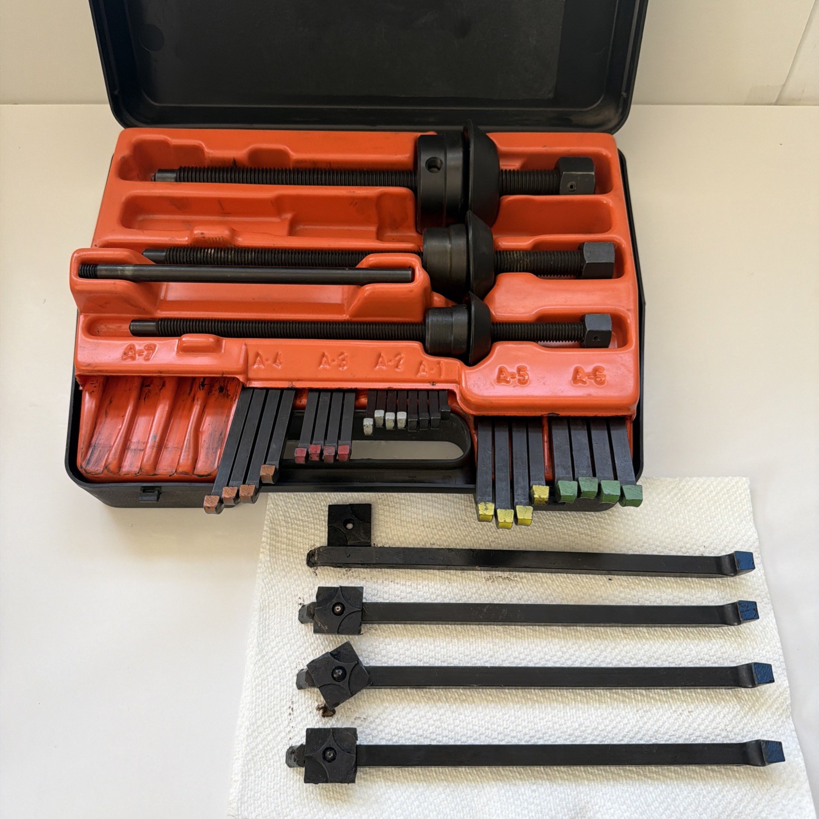 SKF TMBP7 Bearing Puller Kit Dismounting Bearings From Housing 32 Piece Tool Set
