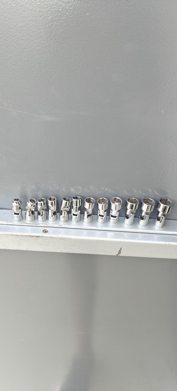 Snap On FSUM 12Pc 6Pt Metric 3/8″ Dr Universal Swivel Socket Set 8-22MM