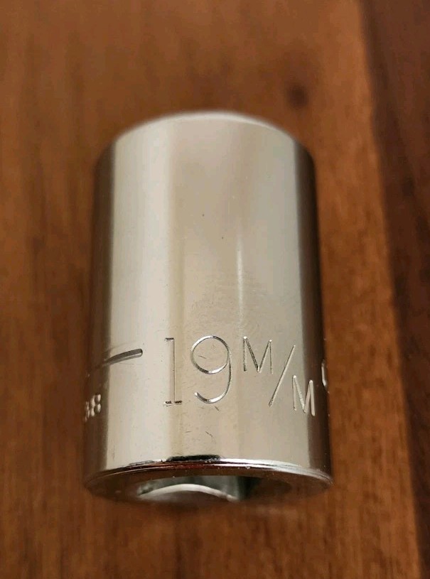 Craftsman USA 19mm Socket 12 Point 1/2″ Drive V 44238 (No Knurl M/M)