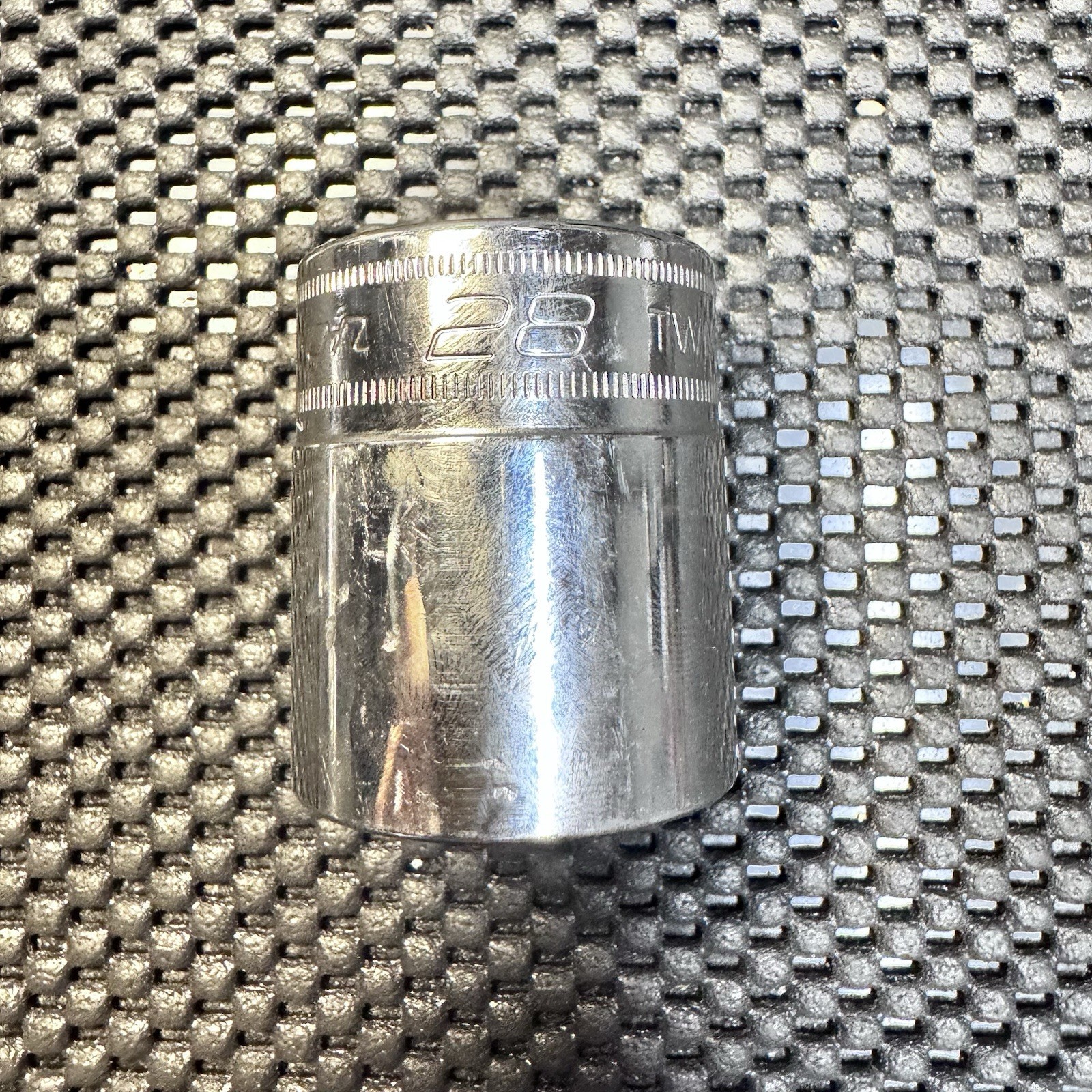 Snap-on Tools USA 1/2″ Drive 6-POINT Metric 28mm Shallow Socket TWM28