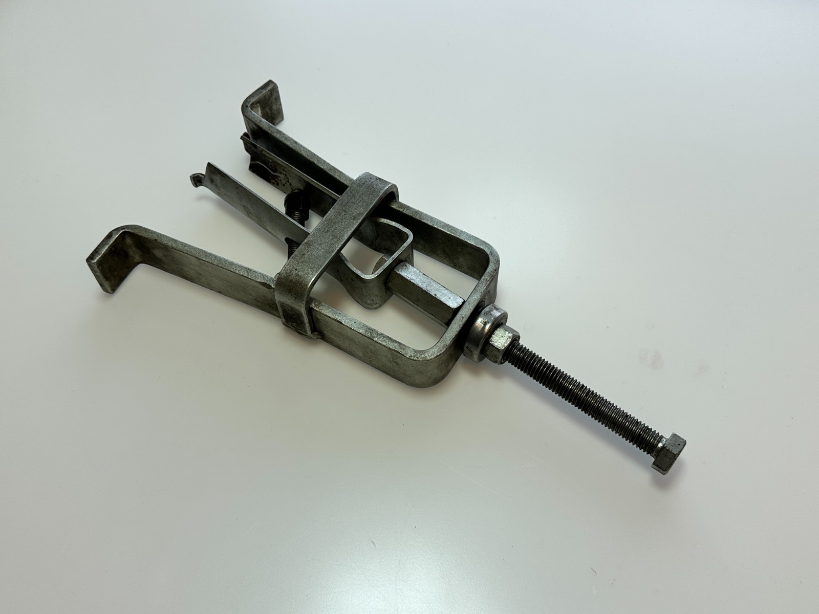 Kent-Moore Tools USA KM J-33367 Bearing Cup Puller Bridge