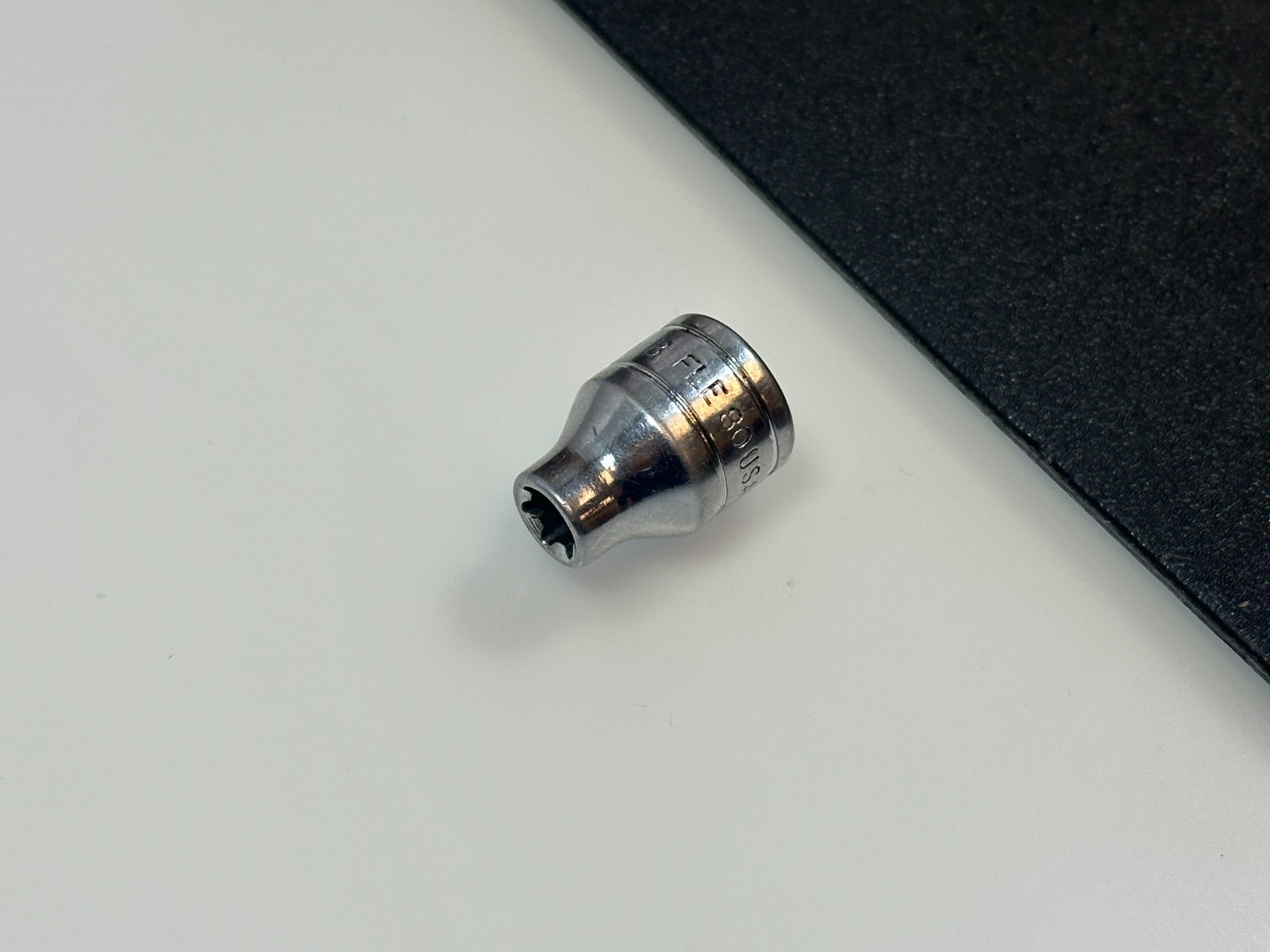 🇺🇸 Snap-on Tools USA FLE80 Inverted Torx E8 / T8 Shallow Socket – 3/8″ Drive