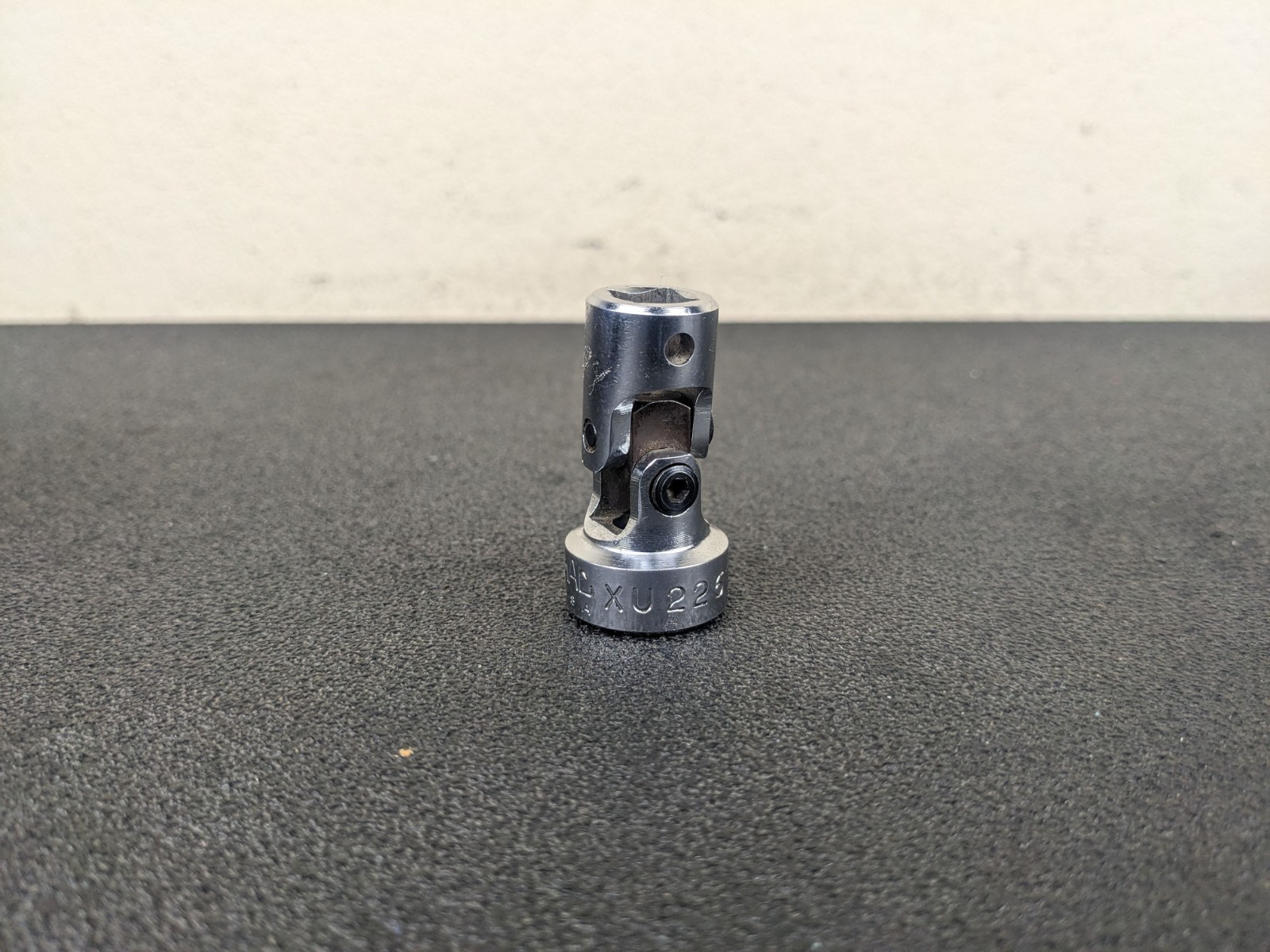 #al021 MAC Tools 3/8″ Drive 11/16″ Swivel Socket 6 Point XU226