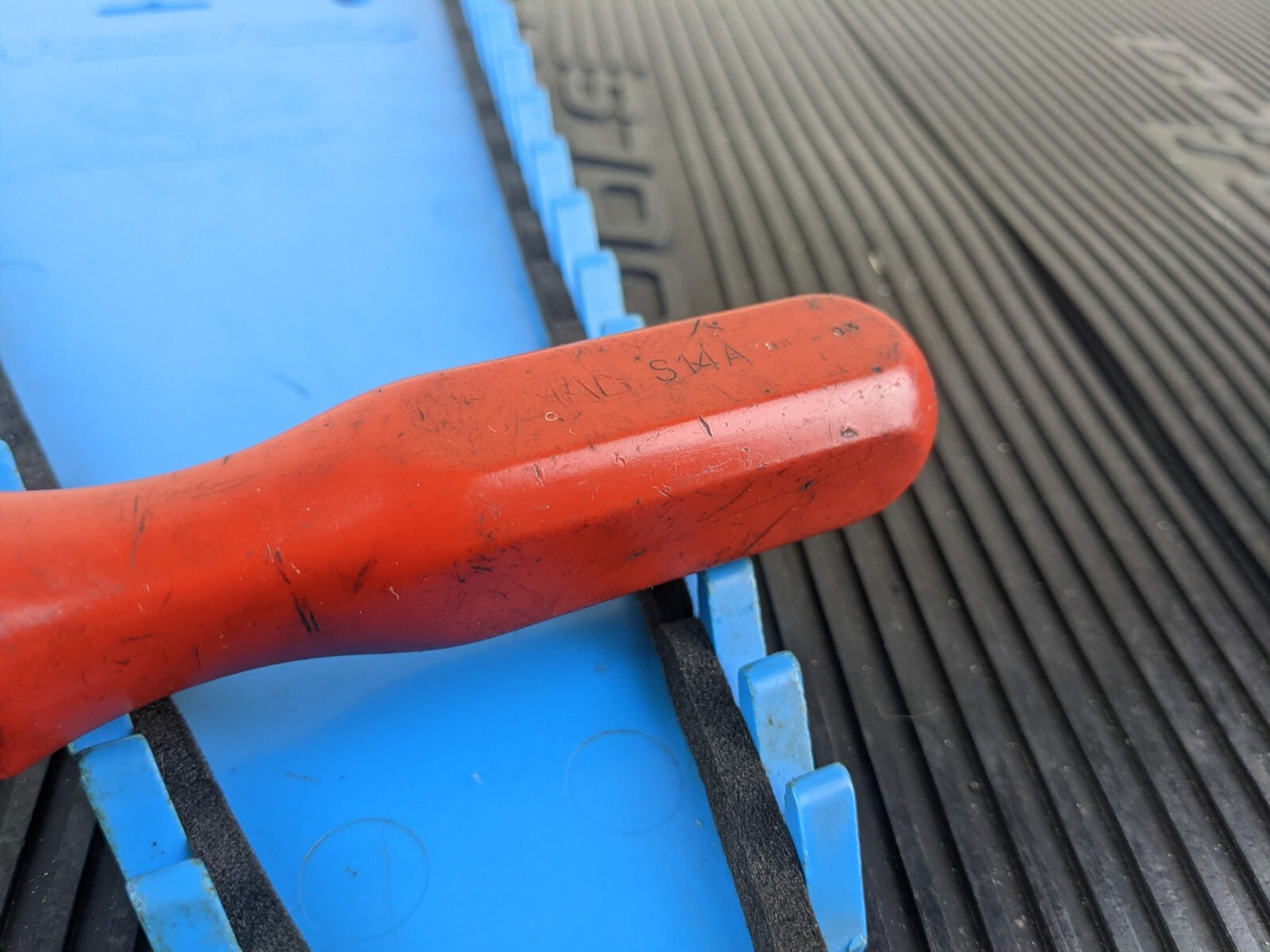 #av103 MAC Tools USA S14A Brake Spring Retainer Tool Solid Red Classic Handle