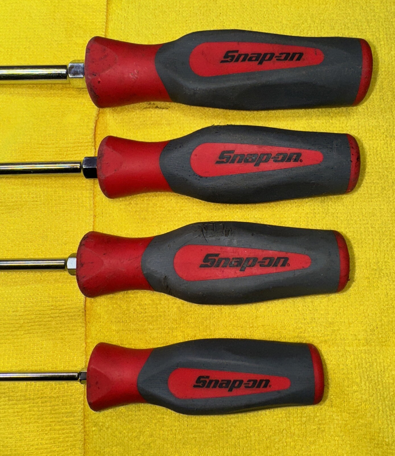Snap On Tools SHDZ40R SDDD41MB 4pc Red & Gray Hard Grip Pozi PZ Screwdriver Set