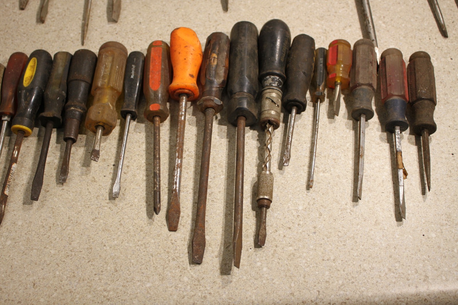 Lot Of Various Size Flat Head & Phillips Head Screwdrivers Vintage Old Tools9357