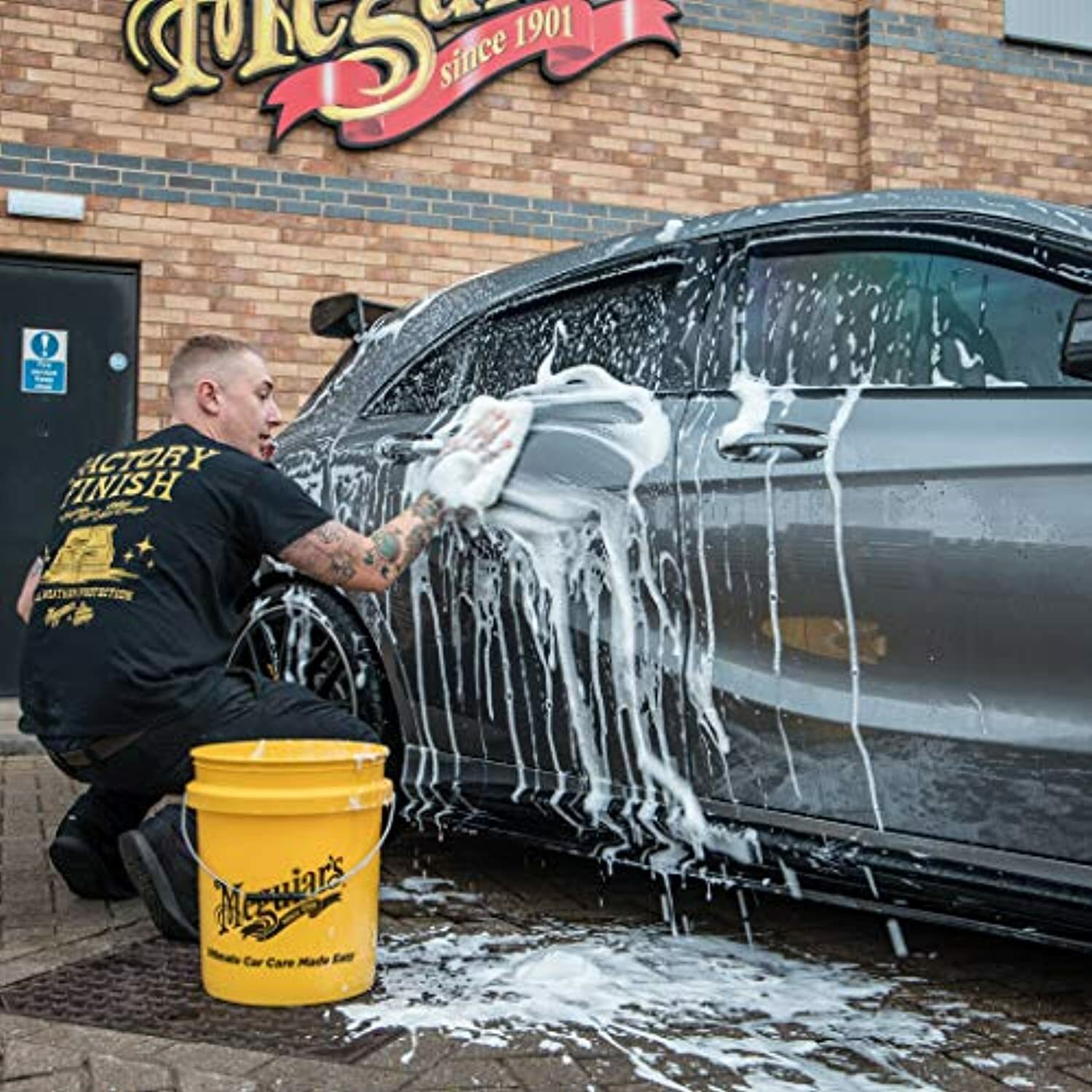 Meguiar’s X3002 Microfiber Wash Mitt – Super-Thick Reusable Wash Mitt for