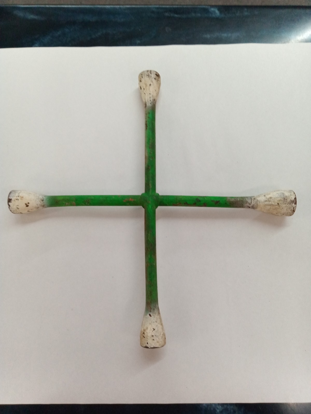Vintage Unbranded 4-Way Lug Wrench Green & White