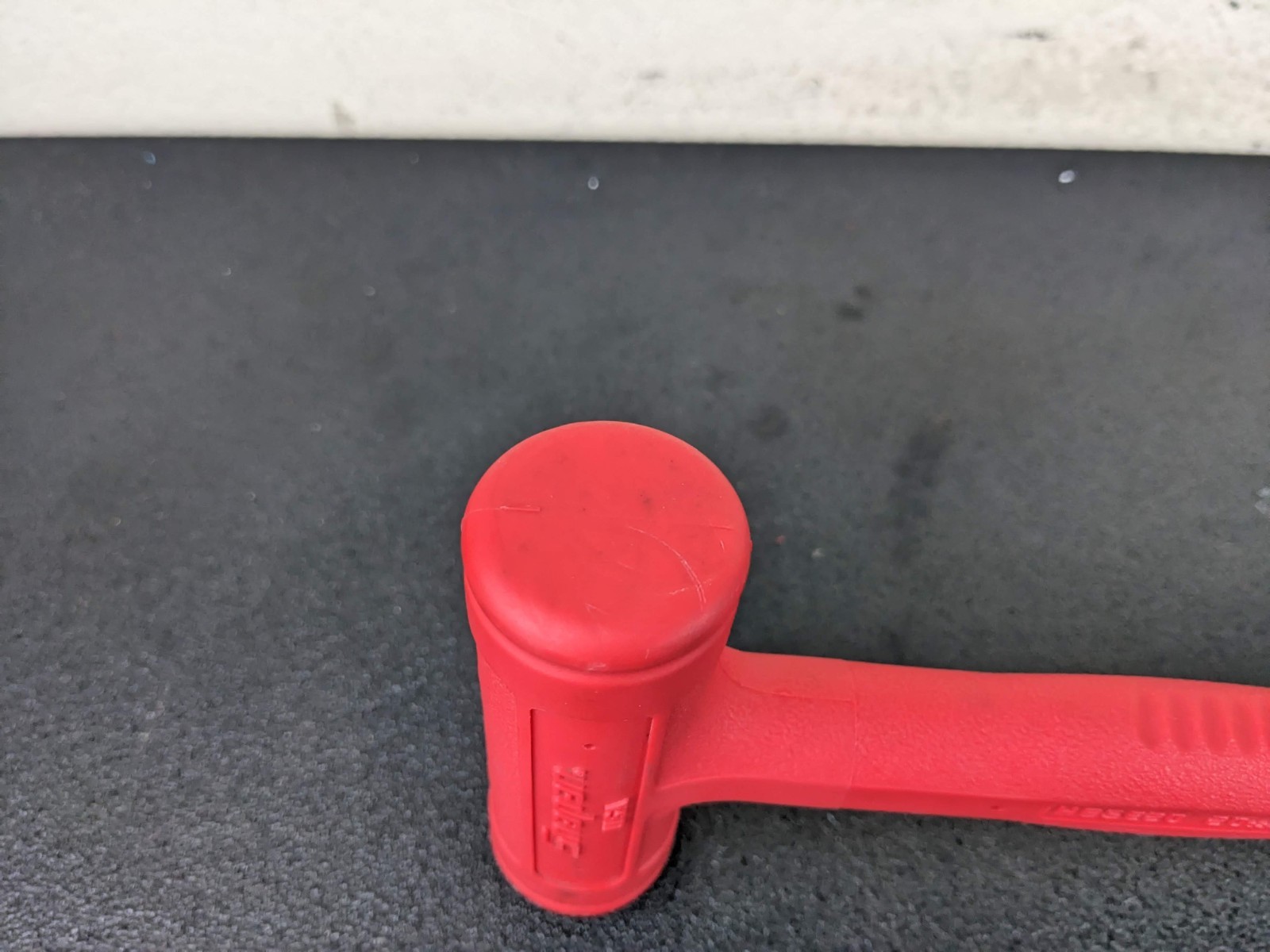 #bo729 Snap-on HBSE20 20oz/550g 11″ RED Handle Soft Grip Dead Blow Hammer USA