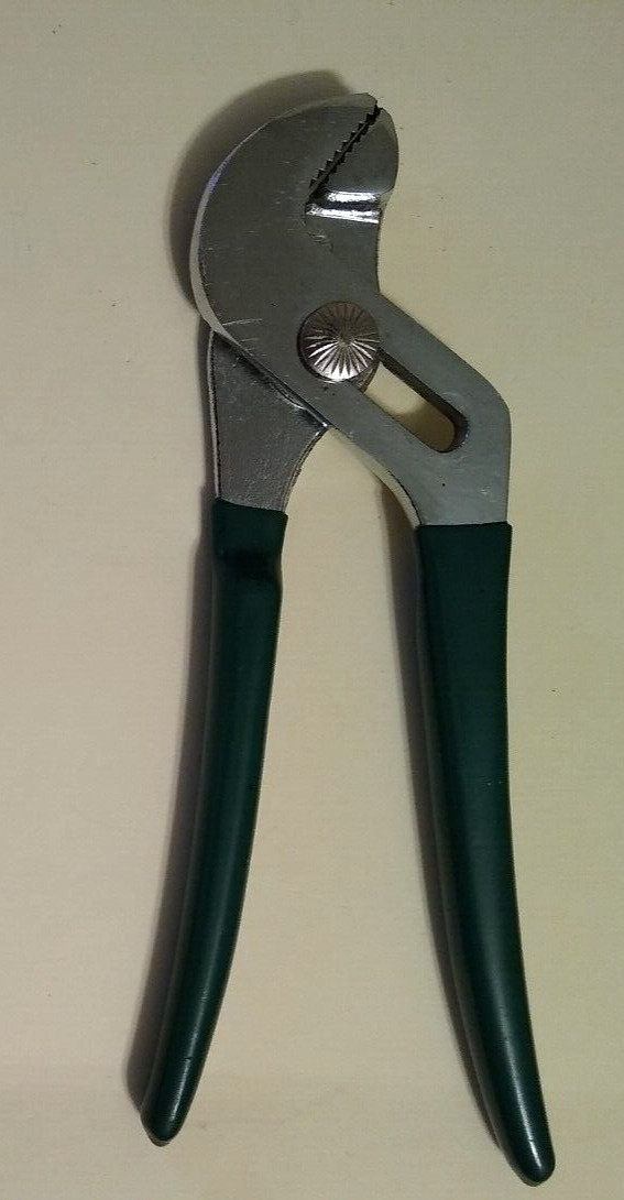 S-K – 7507 – 6-1/2″ Long – Adjustable Slip Joint Pliers – Green Grip – Pre-owned