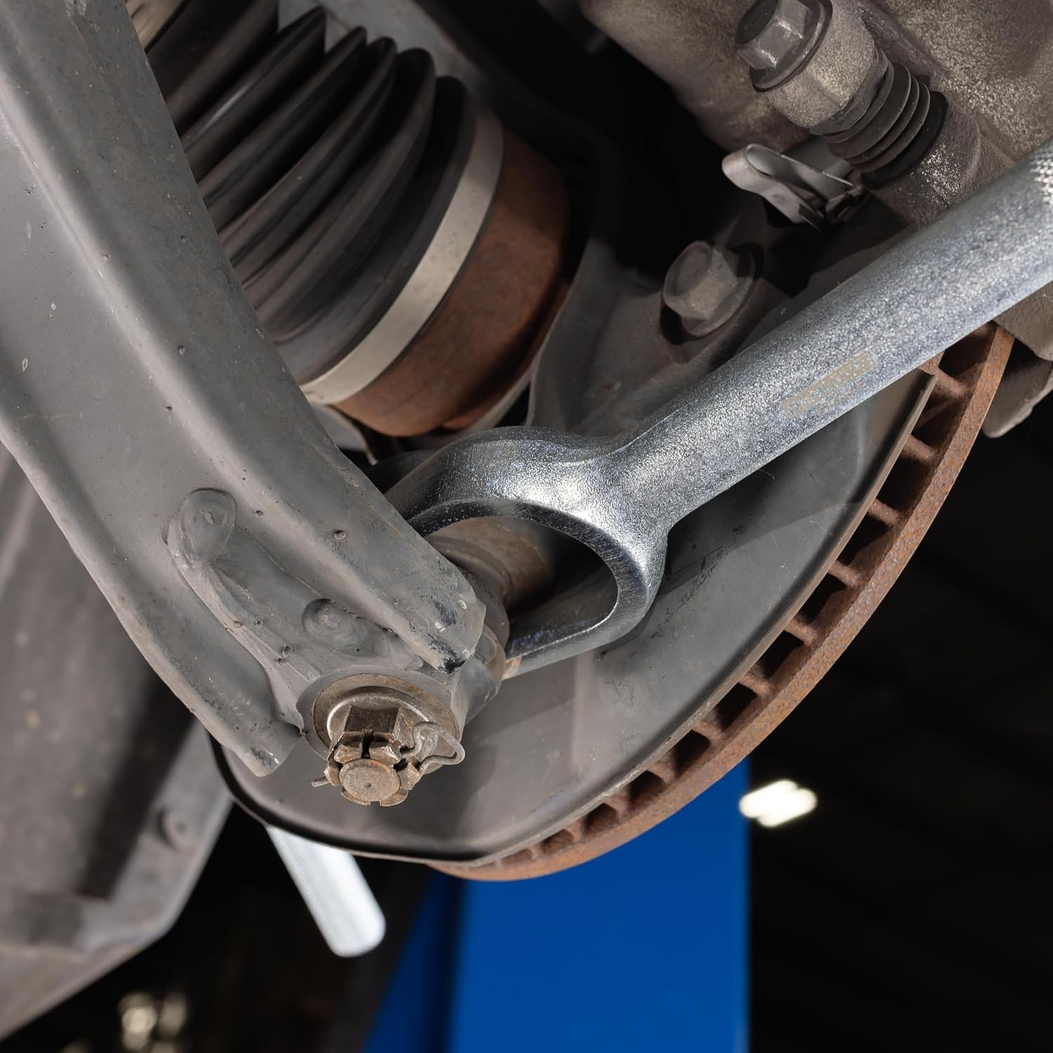 Versatile Heavy-Duty 15/16 Inch Ball Joint Separator for Easy Tie Rod Removal