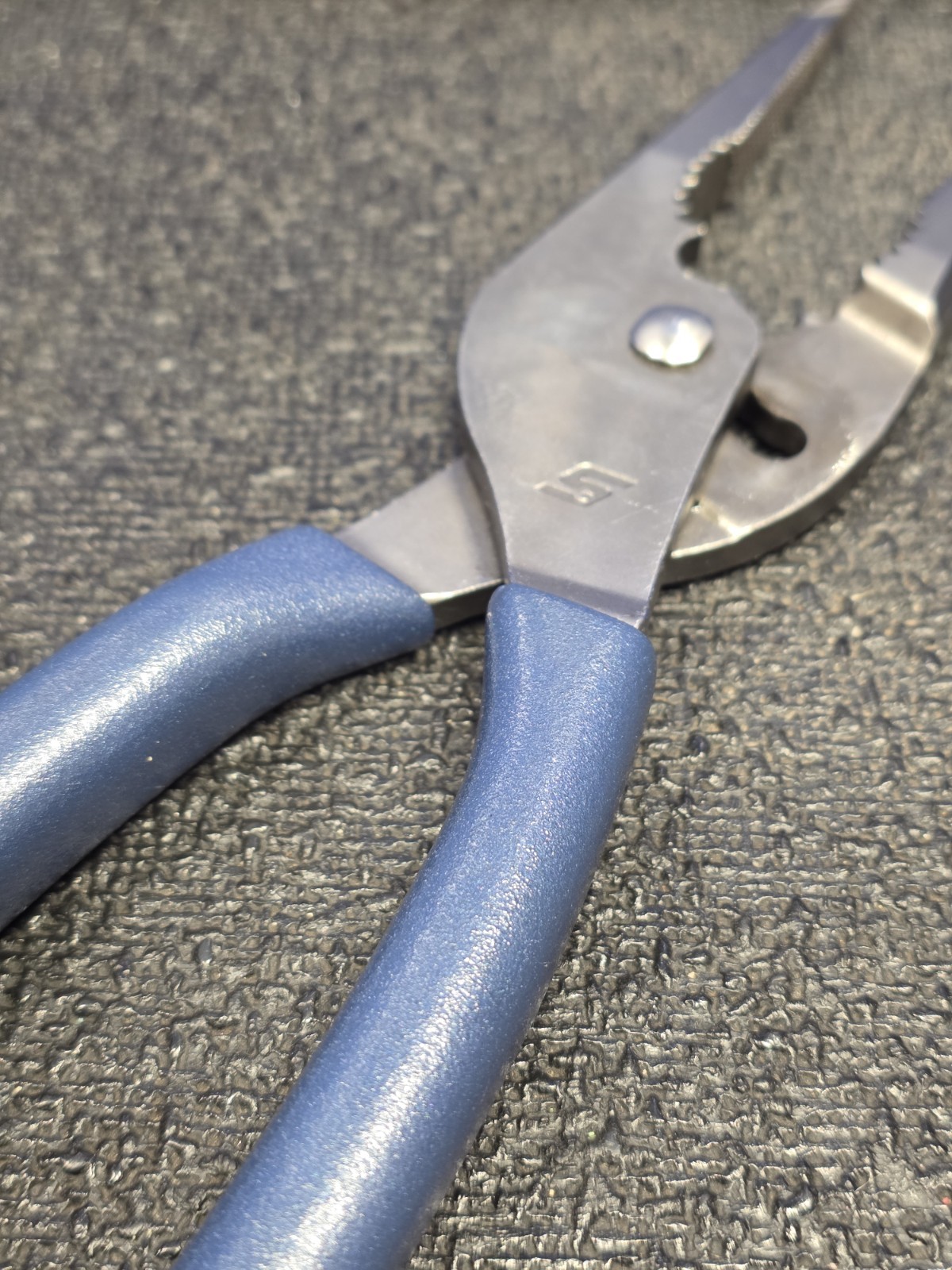 Snap-on LN47ACFMB Power Blue 9″ Soft Grip Long Nose Slip Joint Pliers NICE
