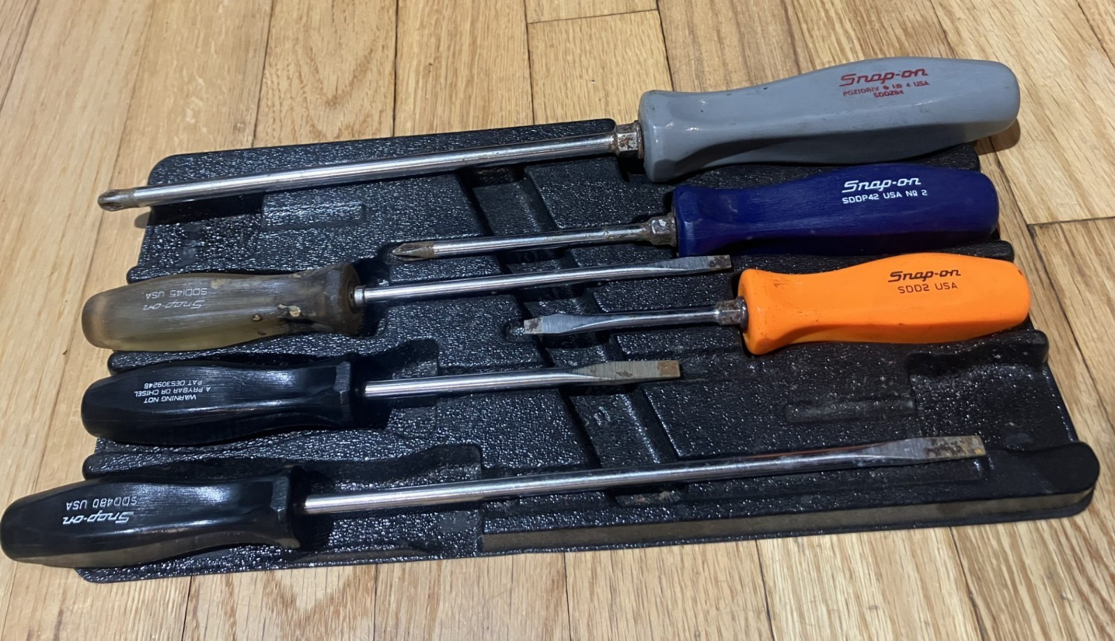 Lot of 6 Snap-On Screwdrivers (Various Colors/Sizes) Made in USA -w/Snap-On Tray