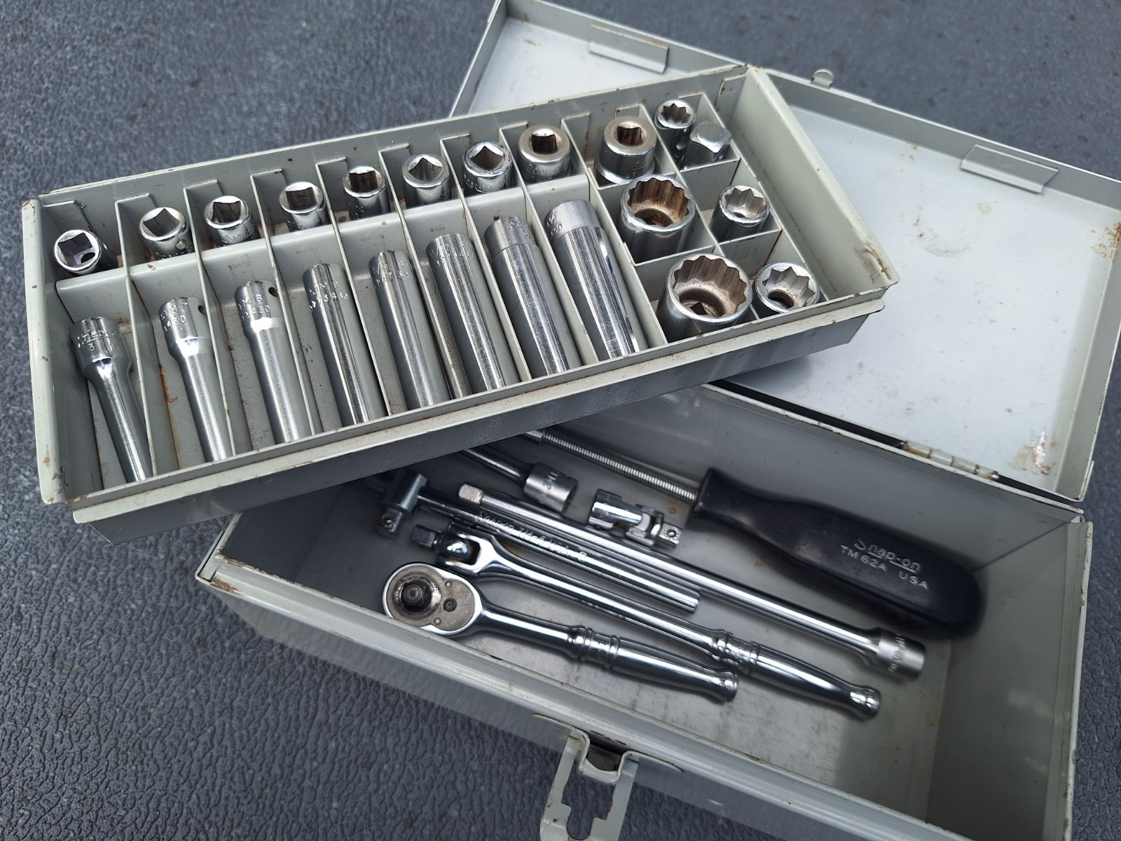RARE 1968 Snap On R5094 30-pc Small Bolt & Nut 1/4 & 3/8 Socket Set w/GREY Case