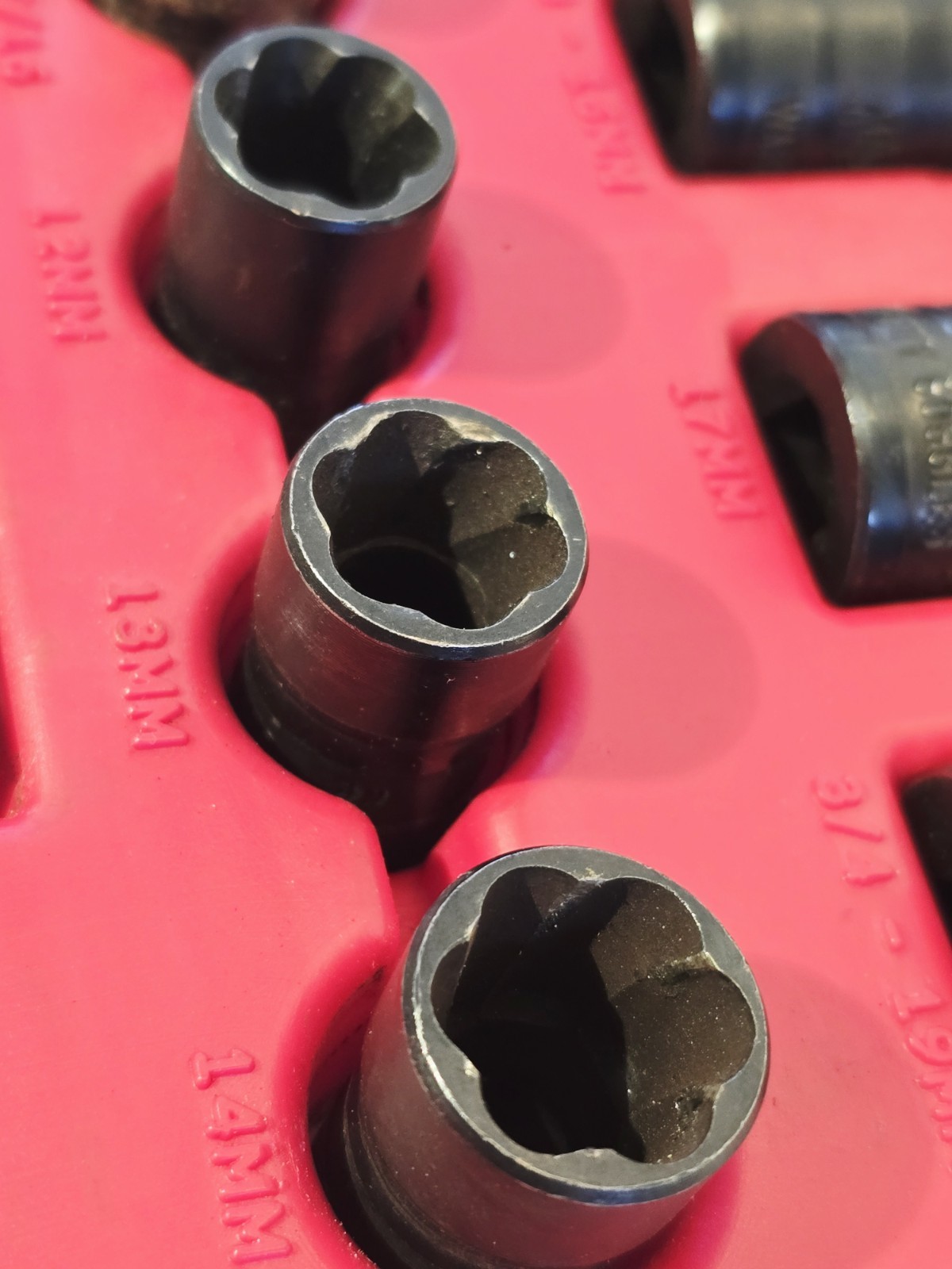 MAC TOOLS SXT9LR 9-Piece 3/8″ Dr Twist Socket Set 10-19mm – Damaged Bolt Removal