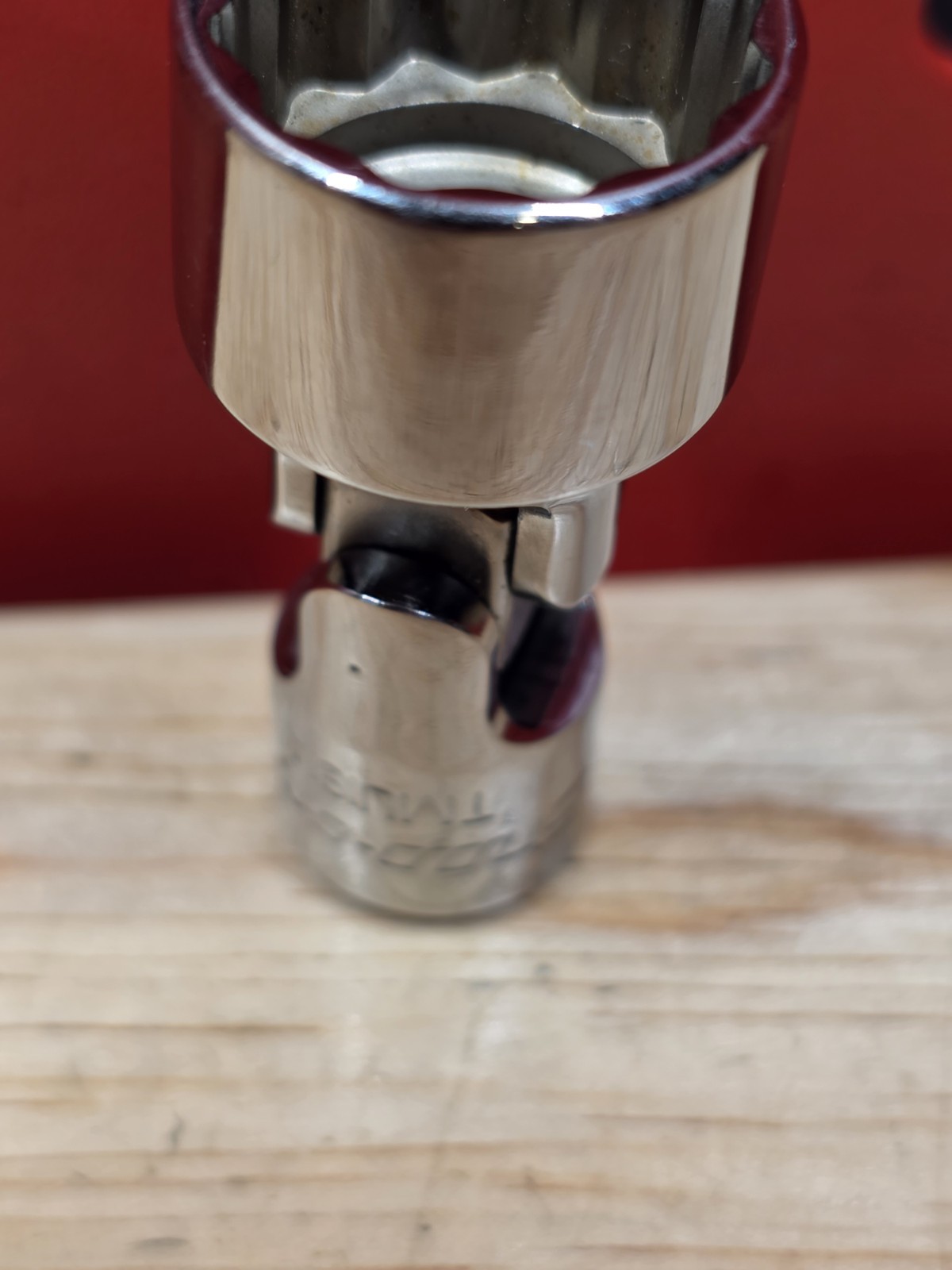 Snap-on Tools TMU181A 9/16″ SAE 1/4″ Drive 12-Point Universal Socket See Details