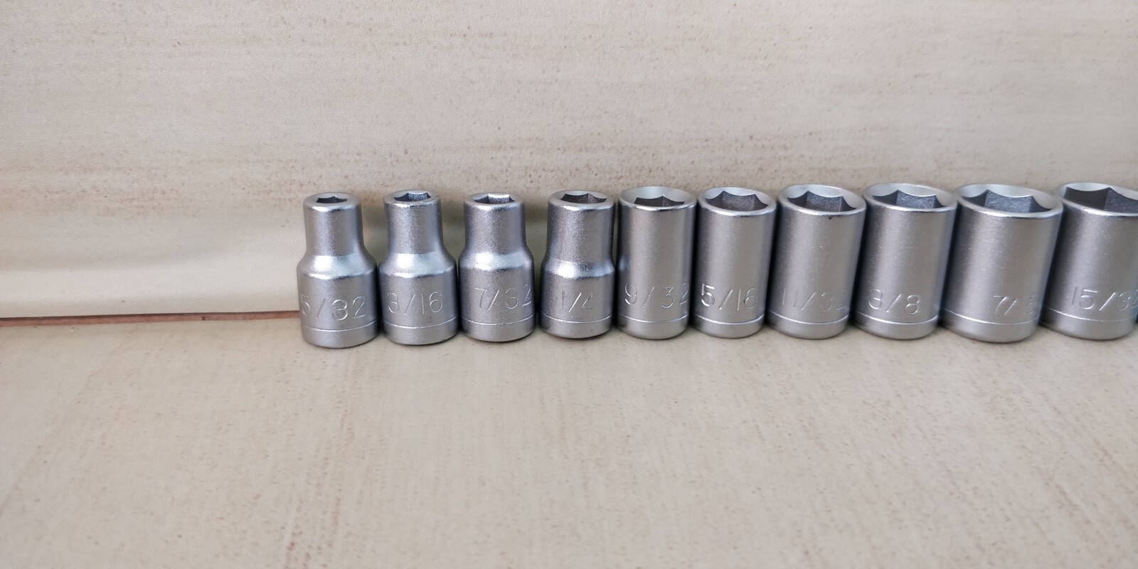 12 Pieces — Standard Socket Set — 5/32 through to 9/16 — 1/4″ Drive –6 Point