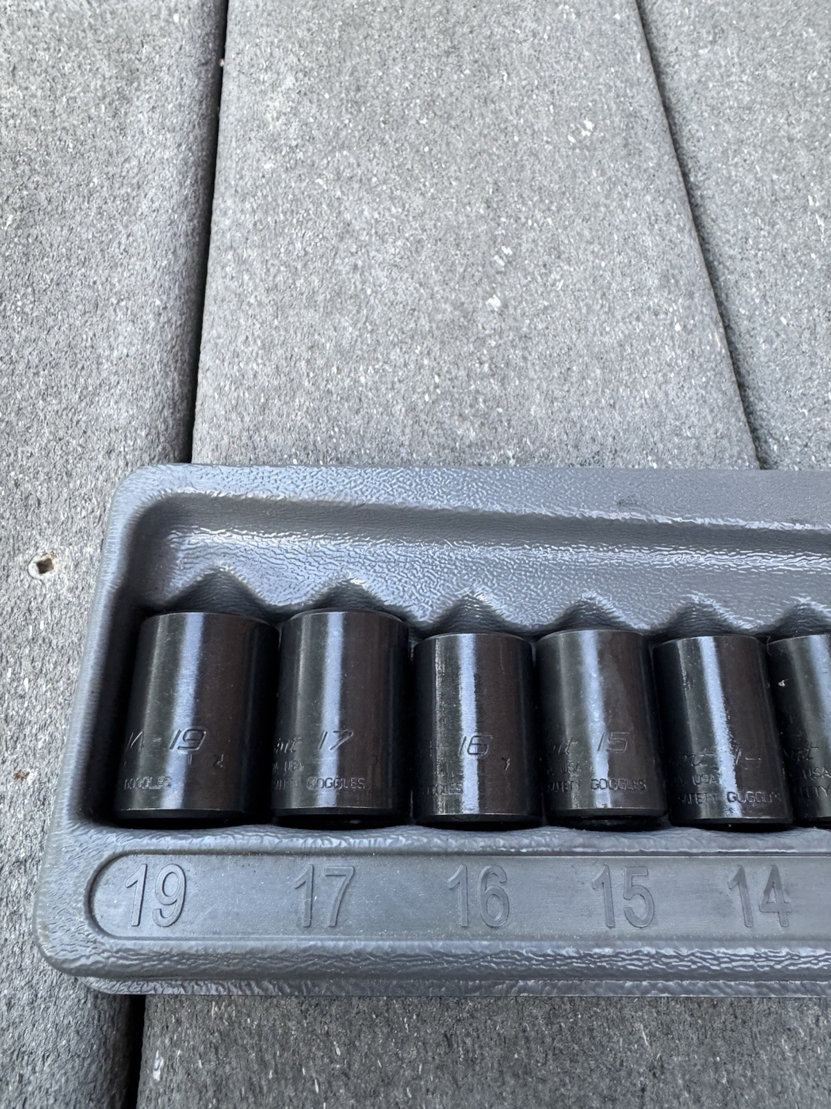 Blue-Point 209TFSMYA 9-Piece 3/8″ Dr Metric/SAE Shallow Twist Impact Socket Set